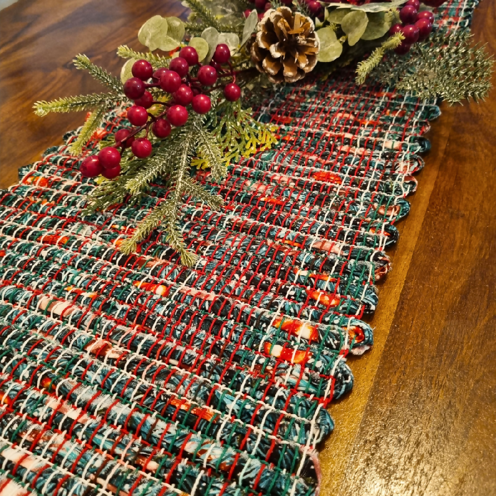 australian-artist-handmade-handwoven-christmas-bauble-tree-fabric-table-runner-2