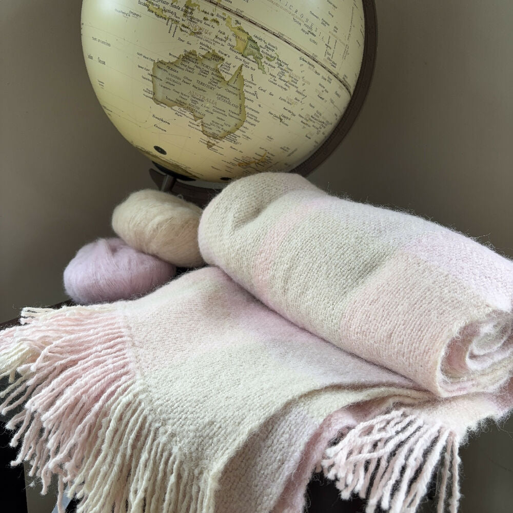 Handwoven-scarf-pink-globe-australia-yarn-alpaca