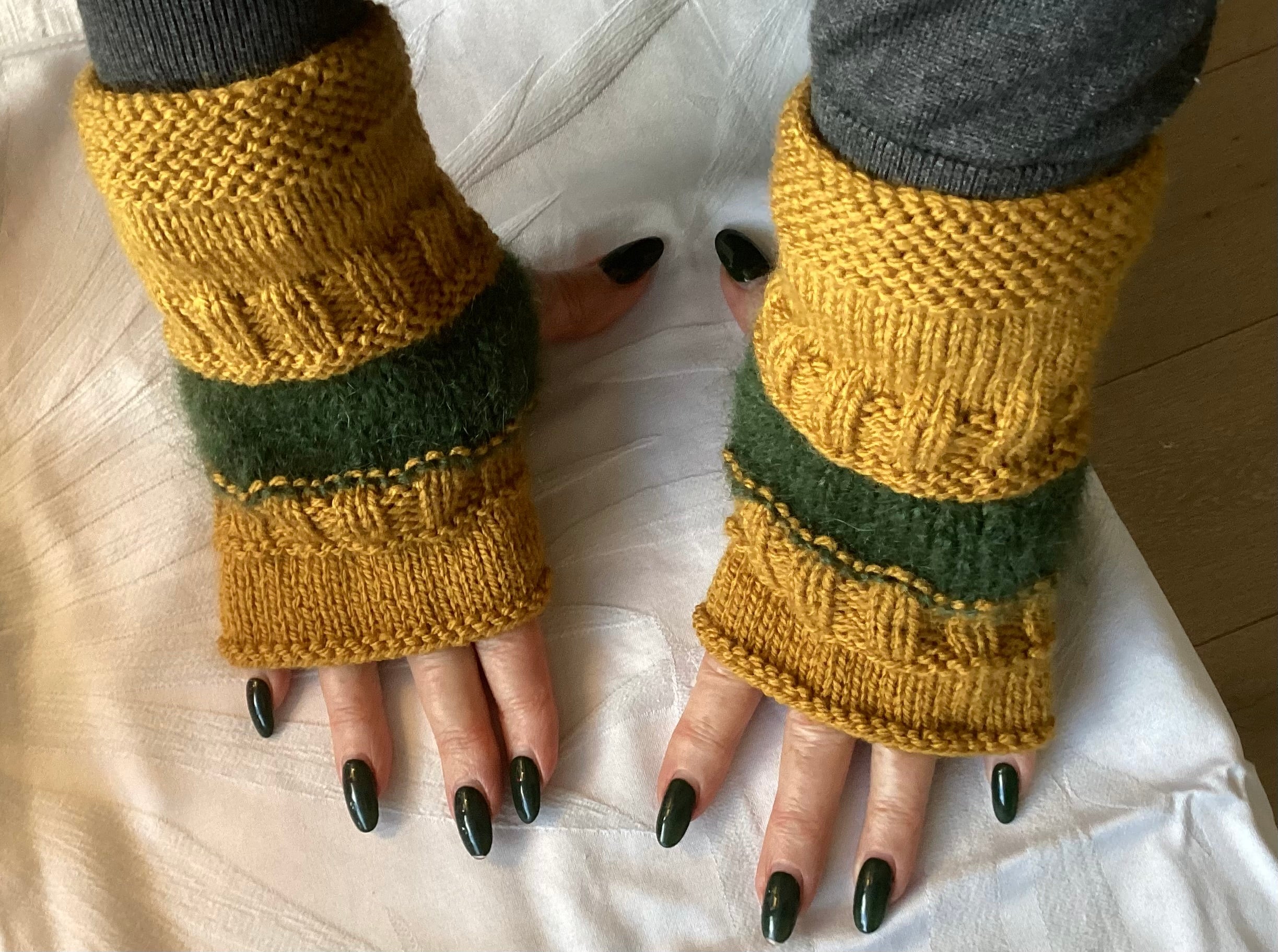 Fingerless gloves