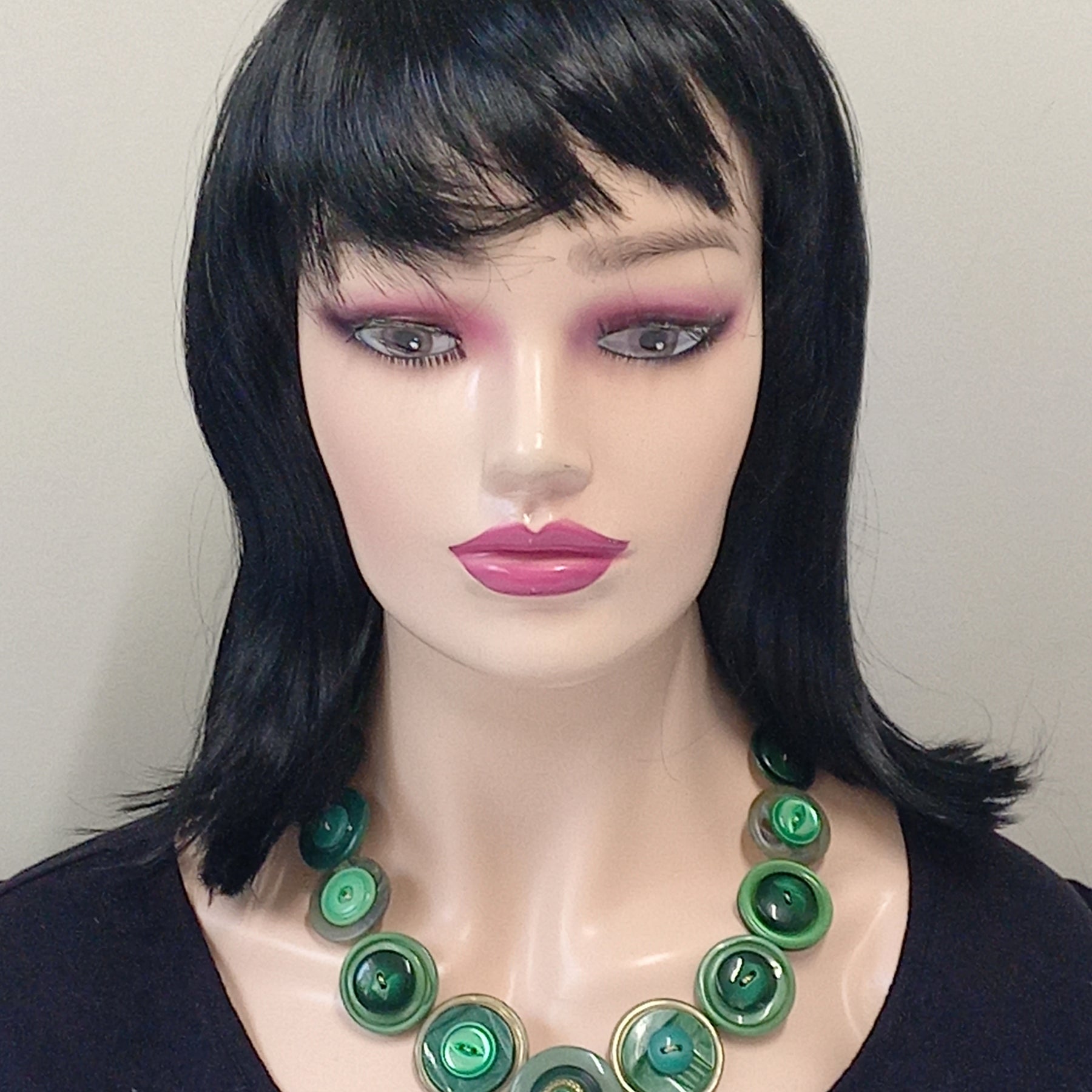 Button necklace - Go Green