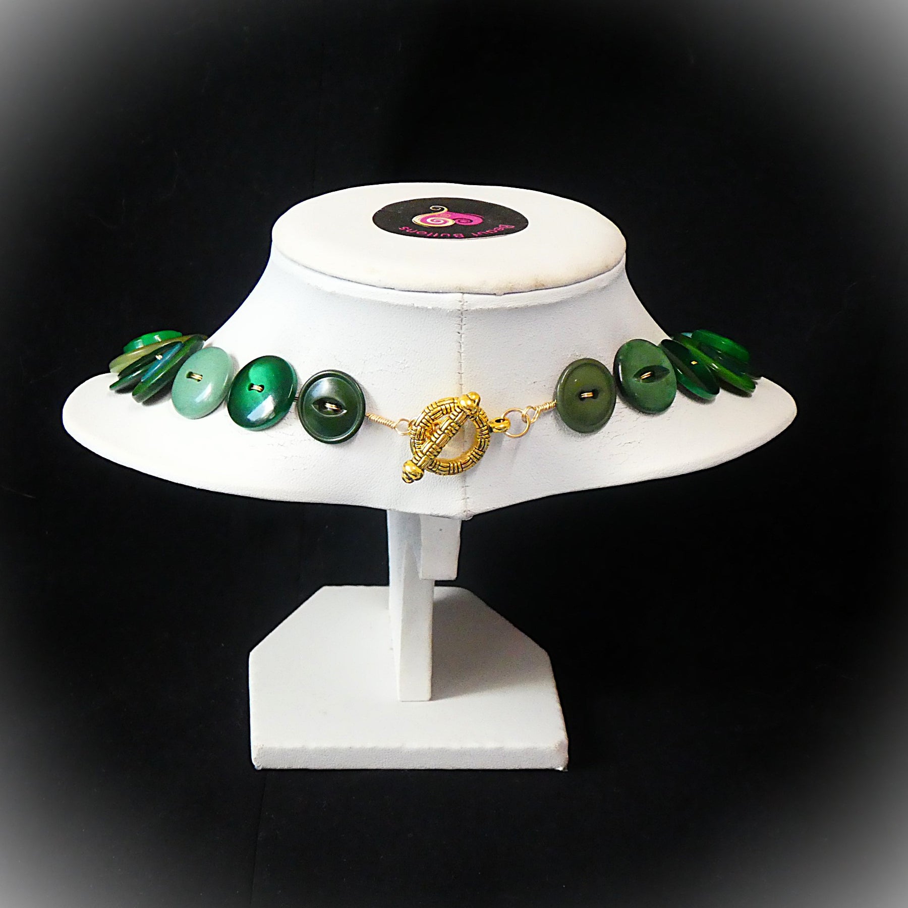Button necklace - Go Green