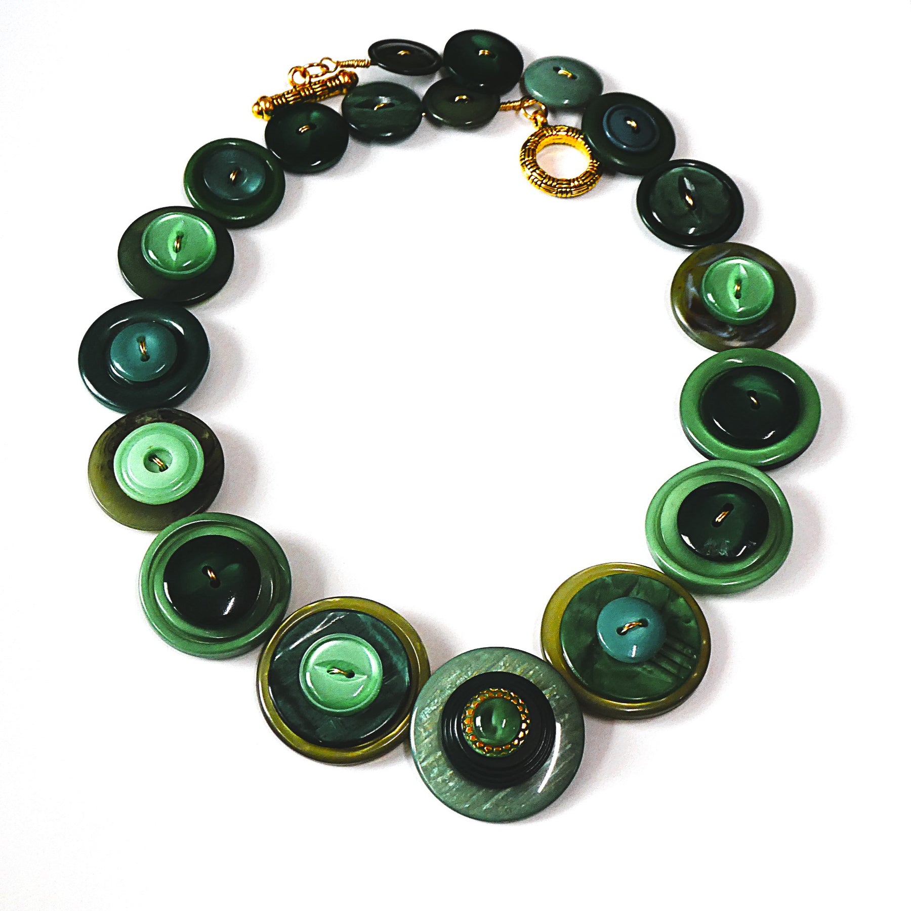 Button necklace - Go Green