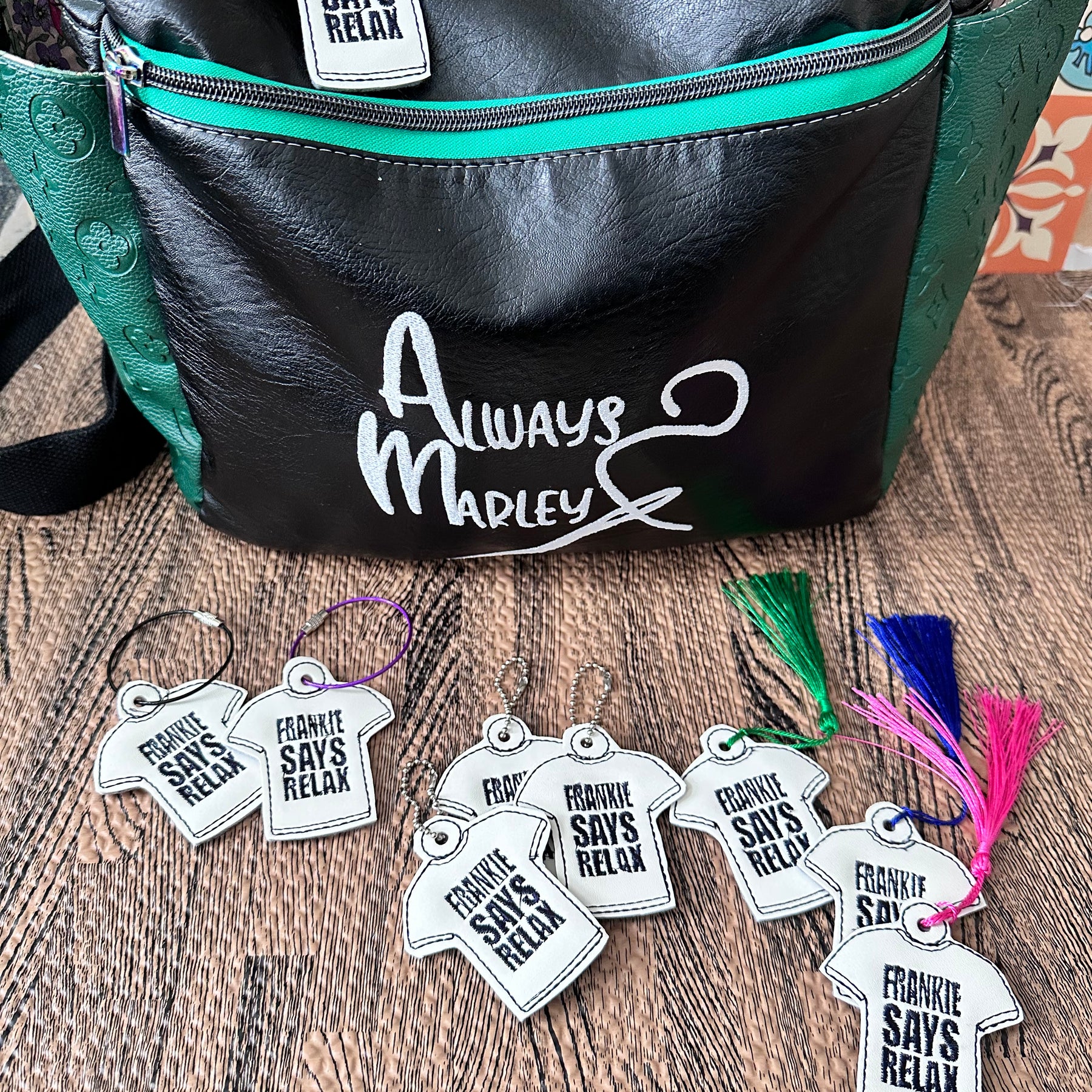 Relax bag tag / book mark