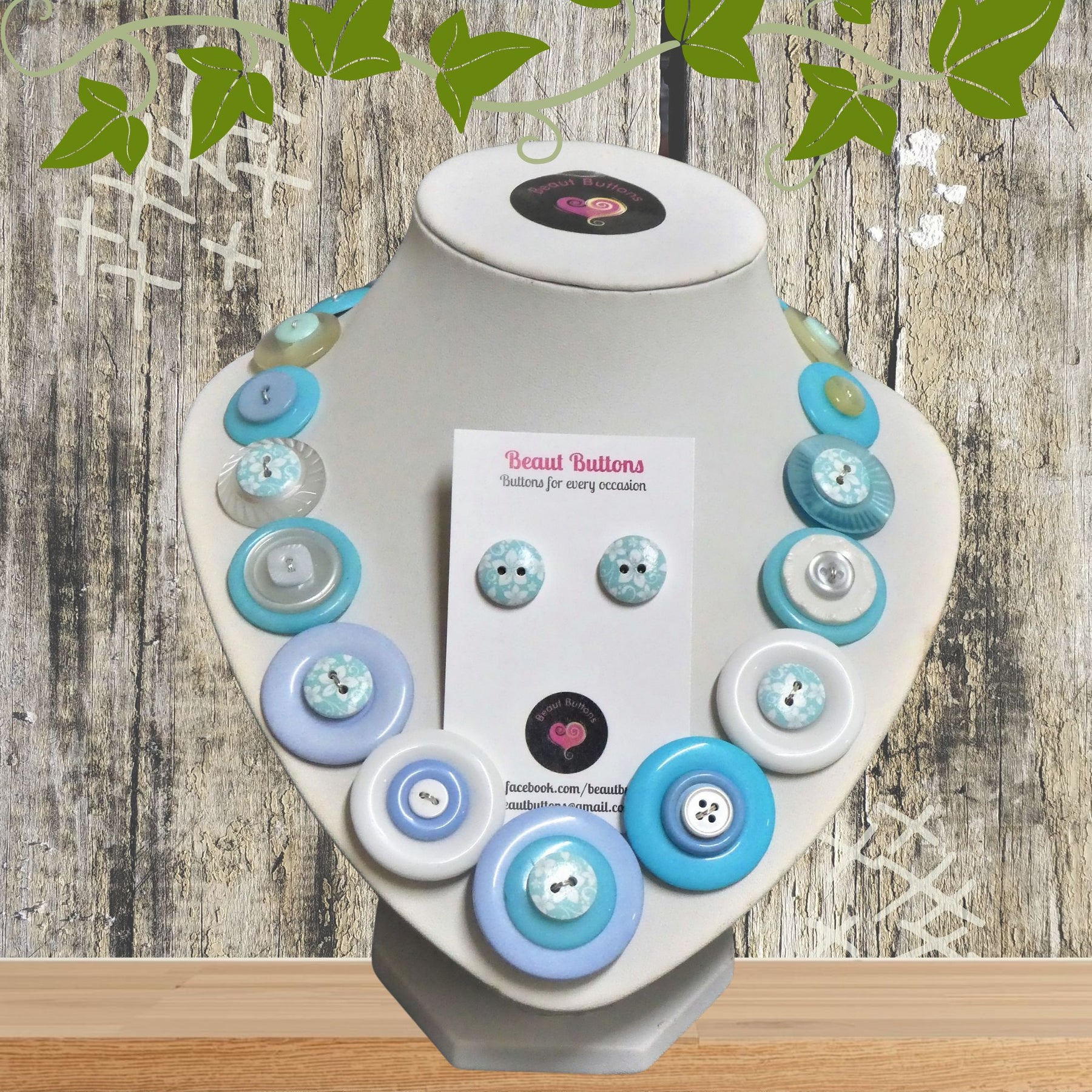 Blue button necklace and earrings - Blue Daisy