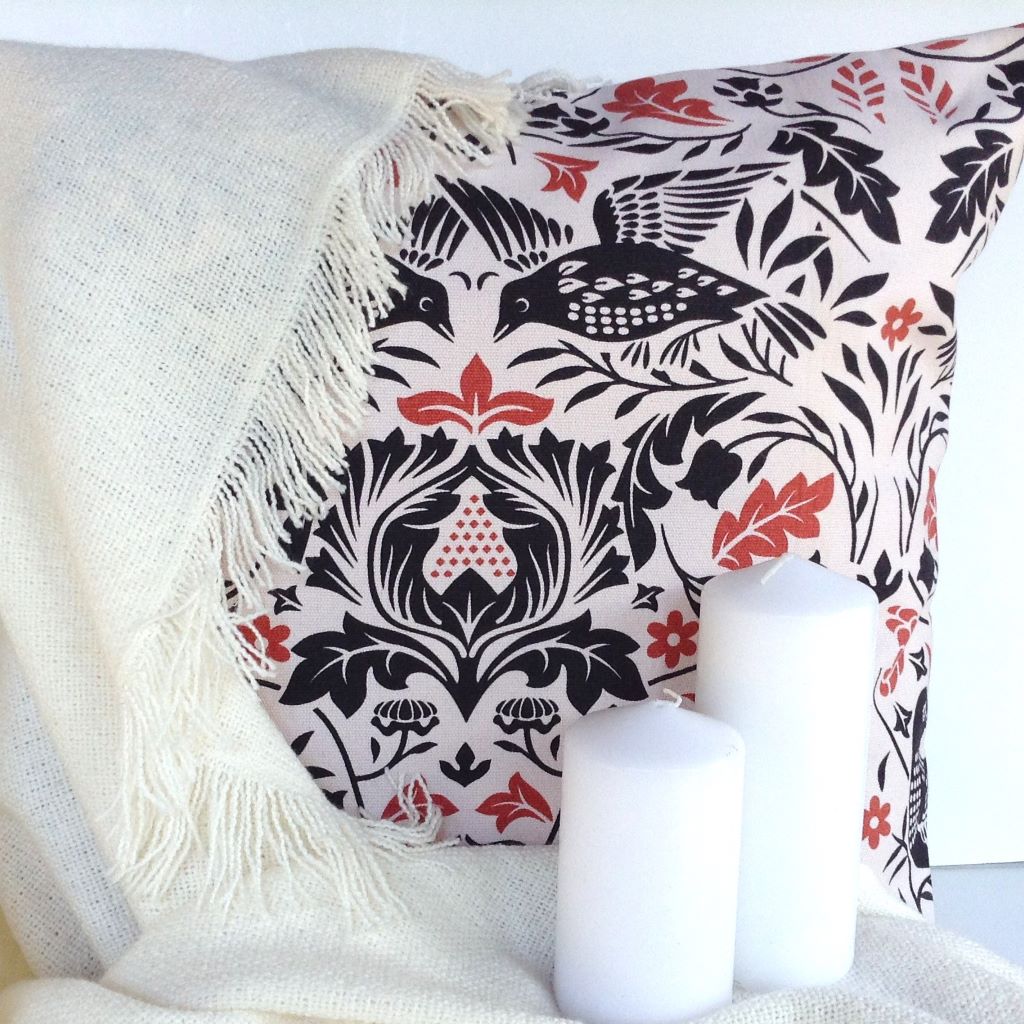 Floral cushion cover featuring bird detail. 45x45cm