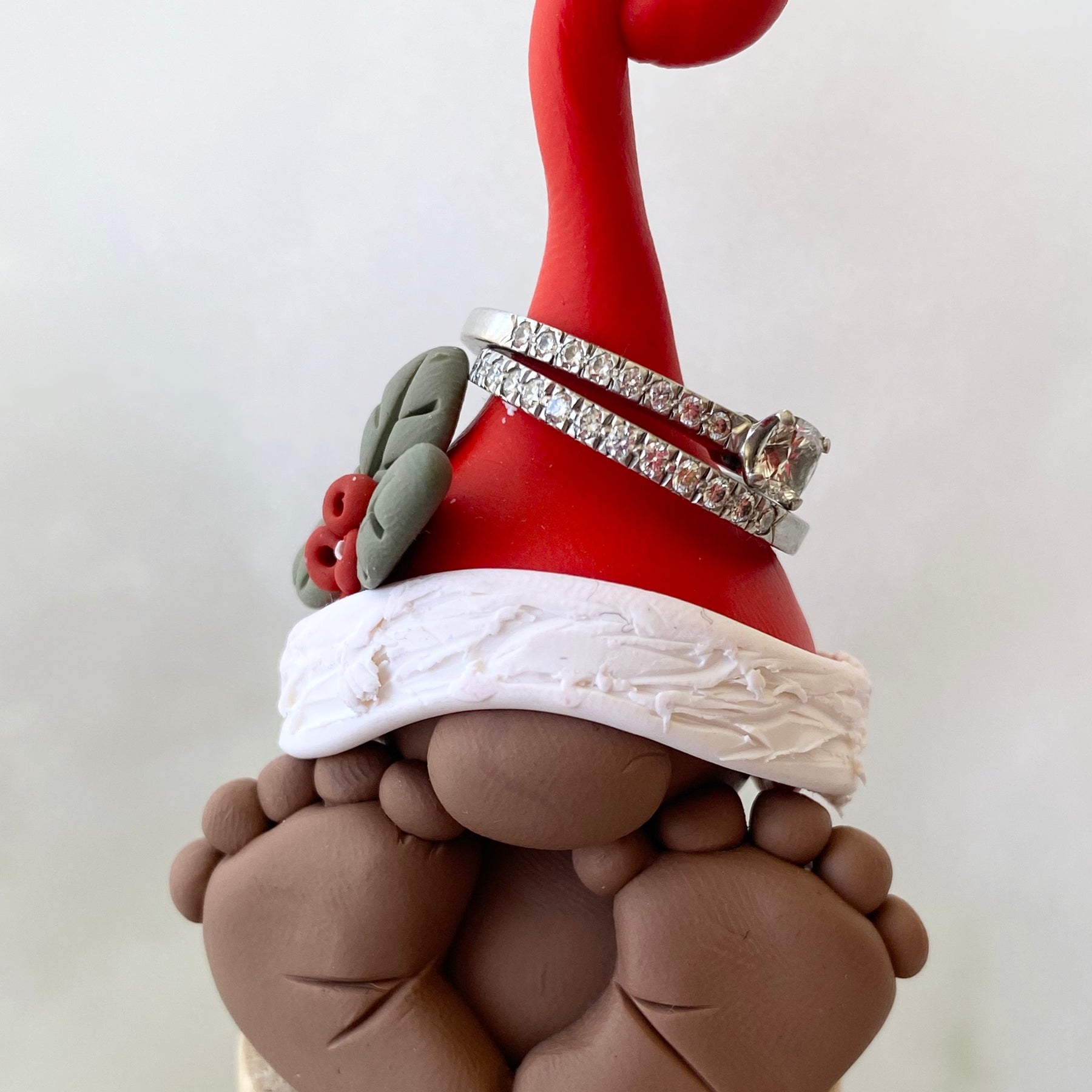 Baby Gnome Ring Holder – Christmas Edition Table Friend