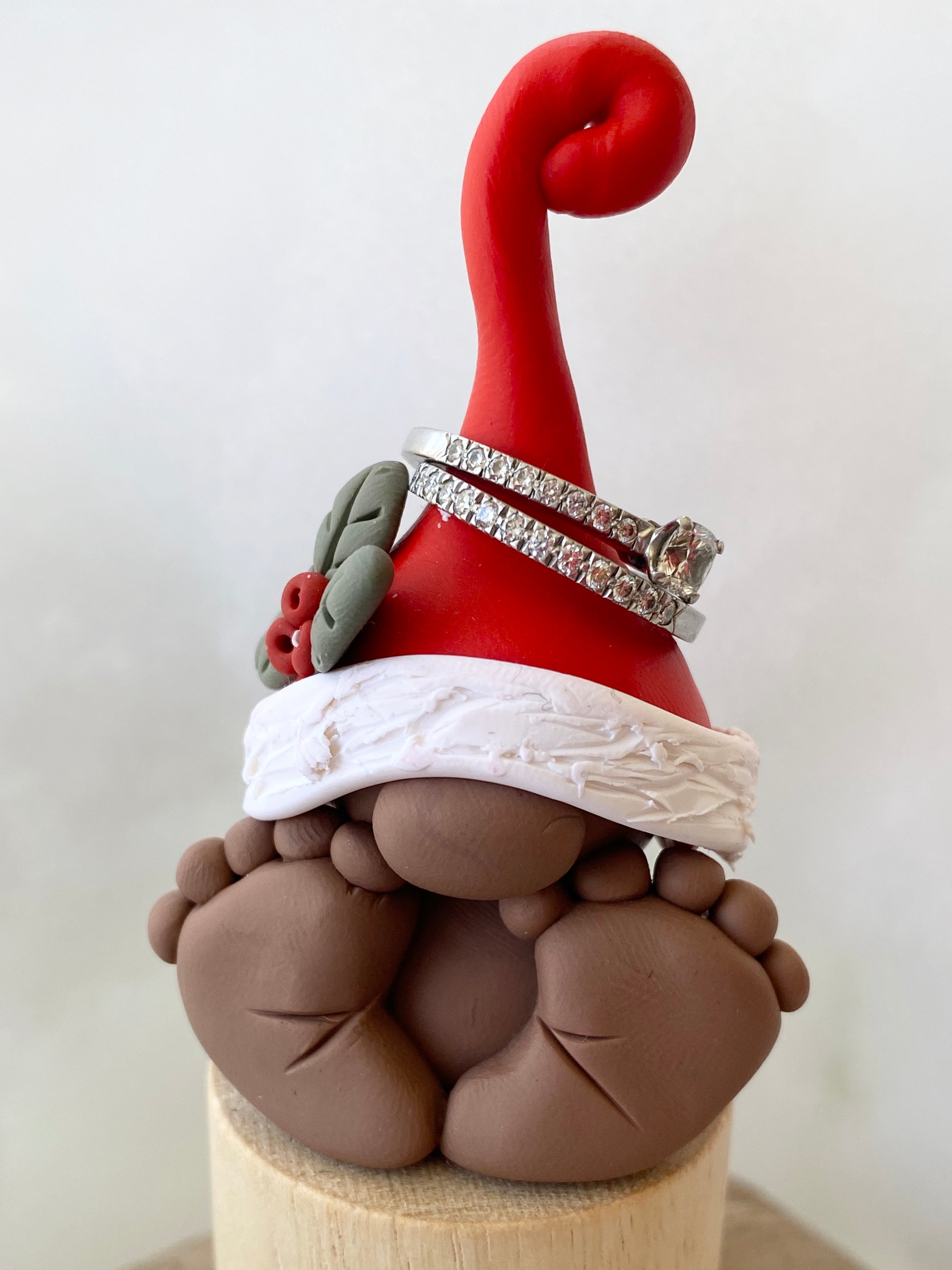 Baby Gnome Ring Holder – Christmas Edition Table Friend