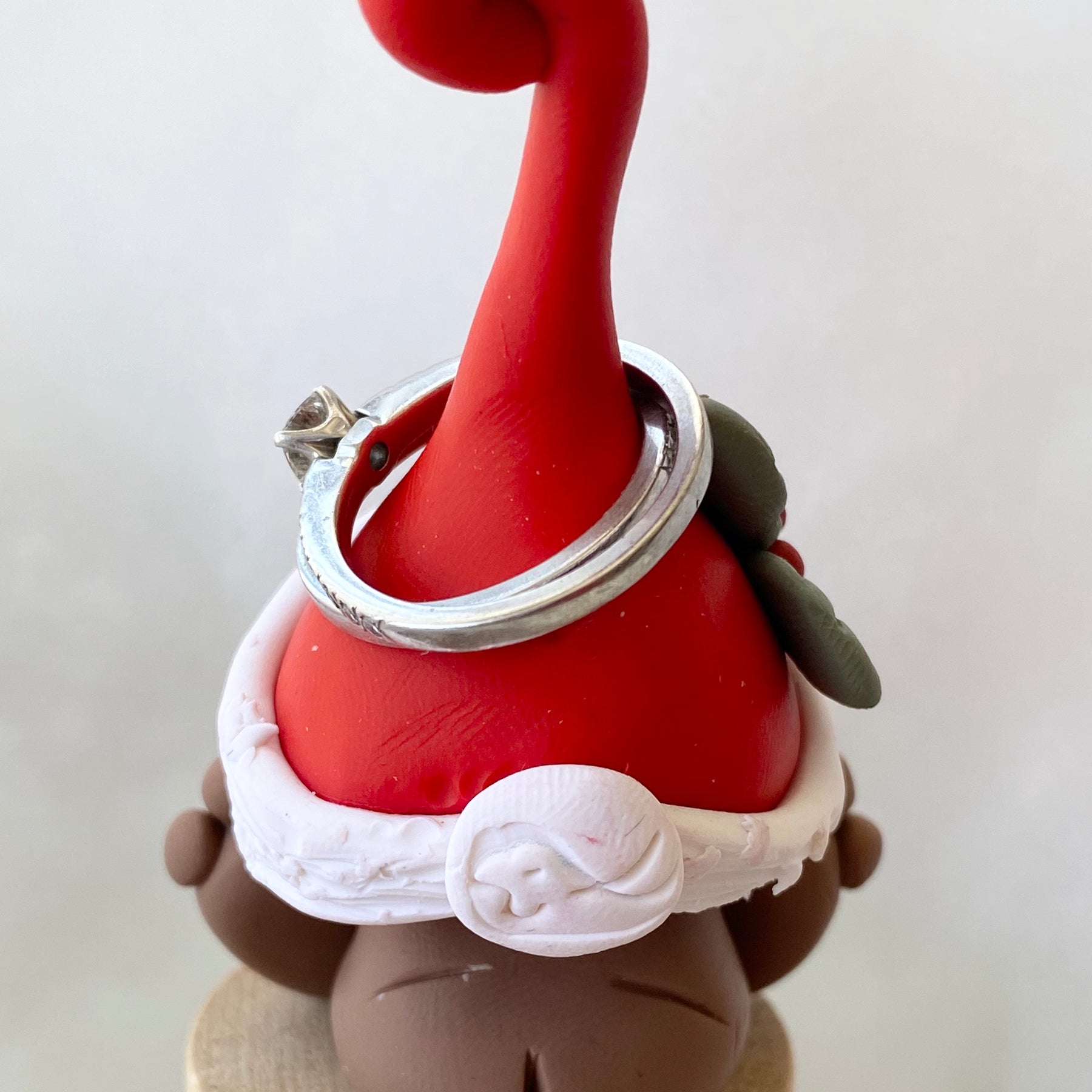 Baby Gnome Ring Holder – Christmas Edition Table Friend