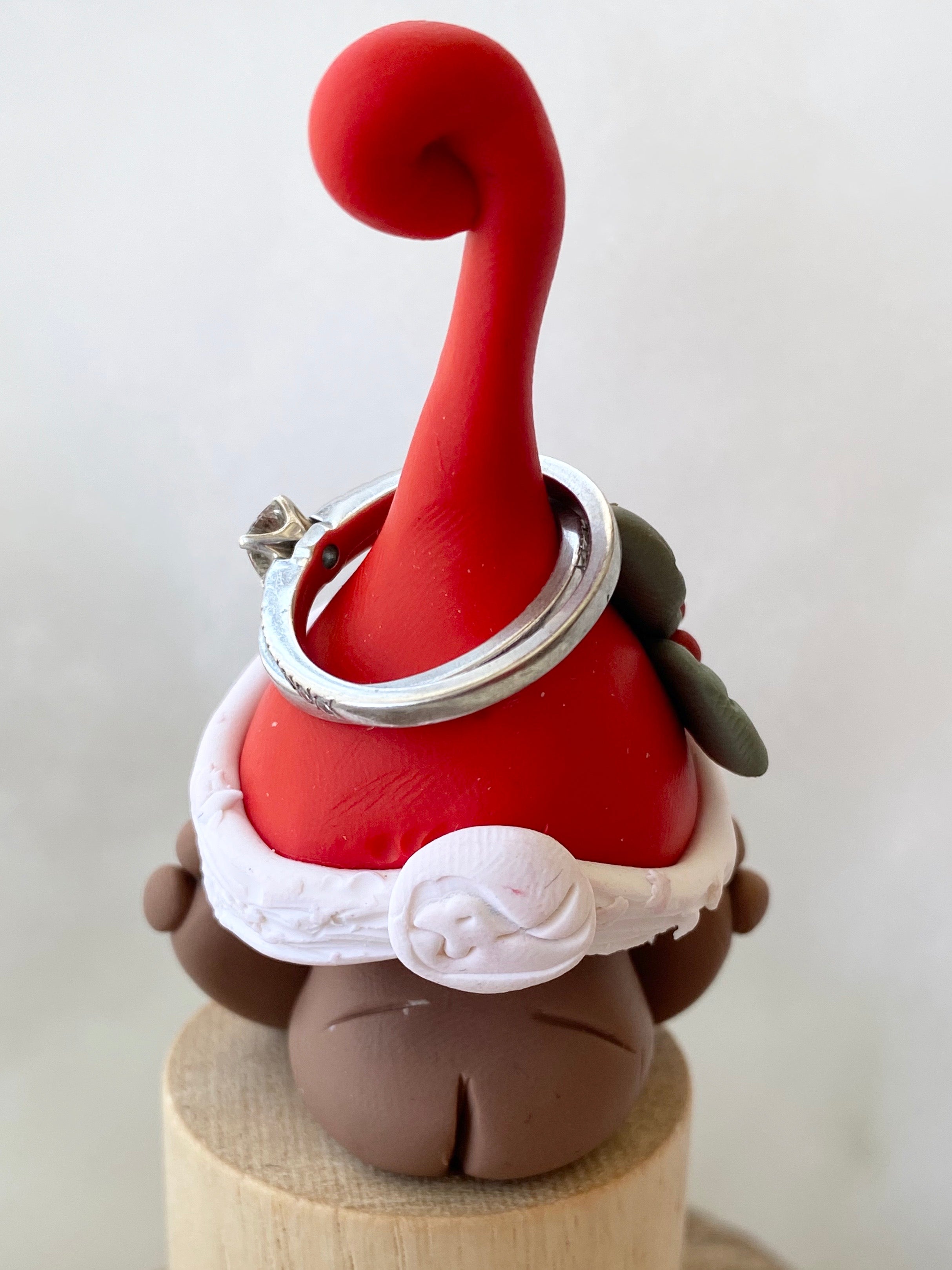 Baby Gnome Ring Holder – Christmas Edition Table Friend