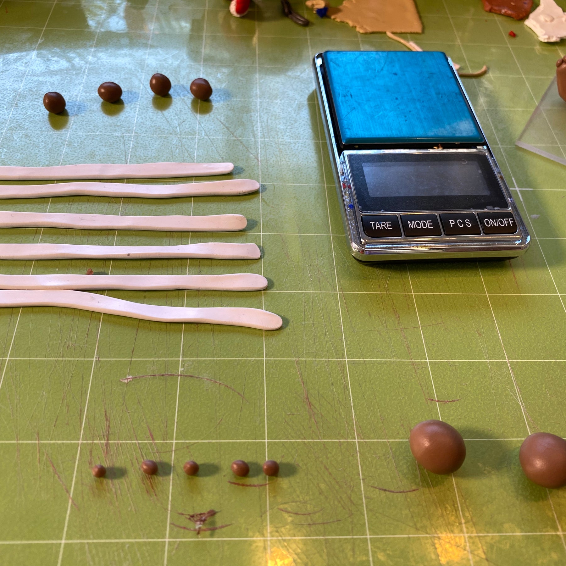 Baby Gnome Ring Holder – Christmas Edition Table Friend