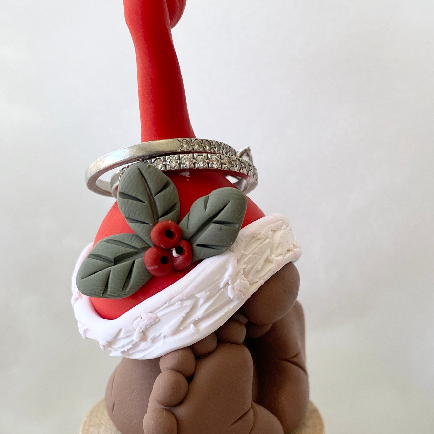 Baby Gnome Ring Holder – Christmas Edition Table Friend