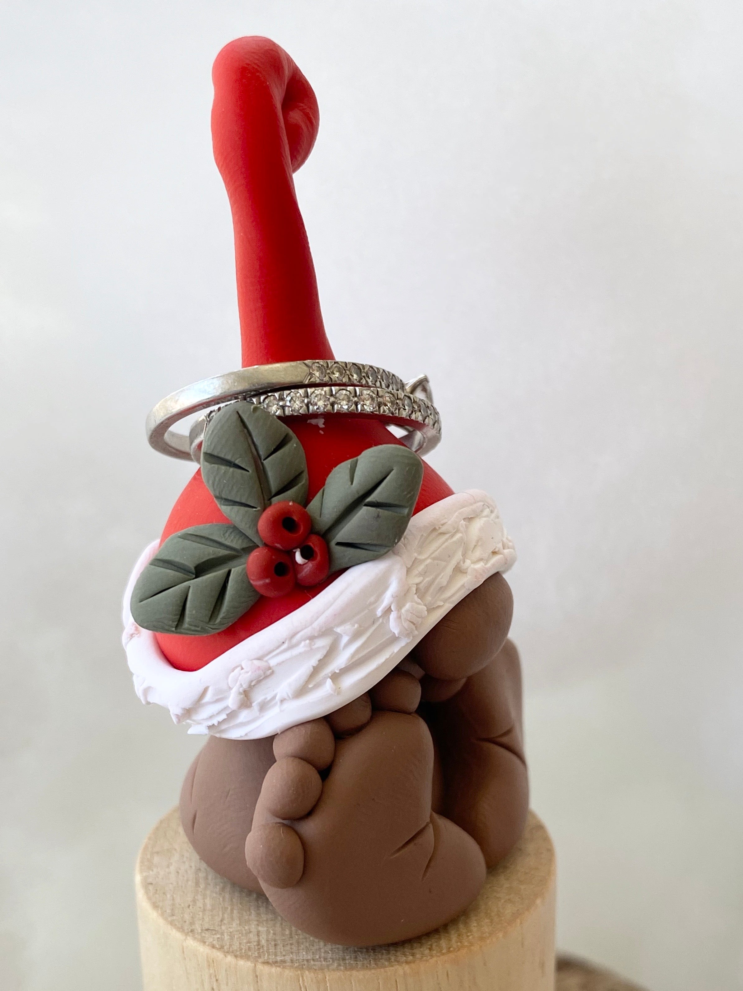 Baby Gnome Ring Holder – Christmas Edition Table Friend
