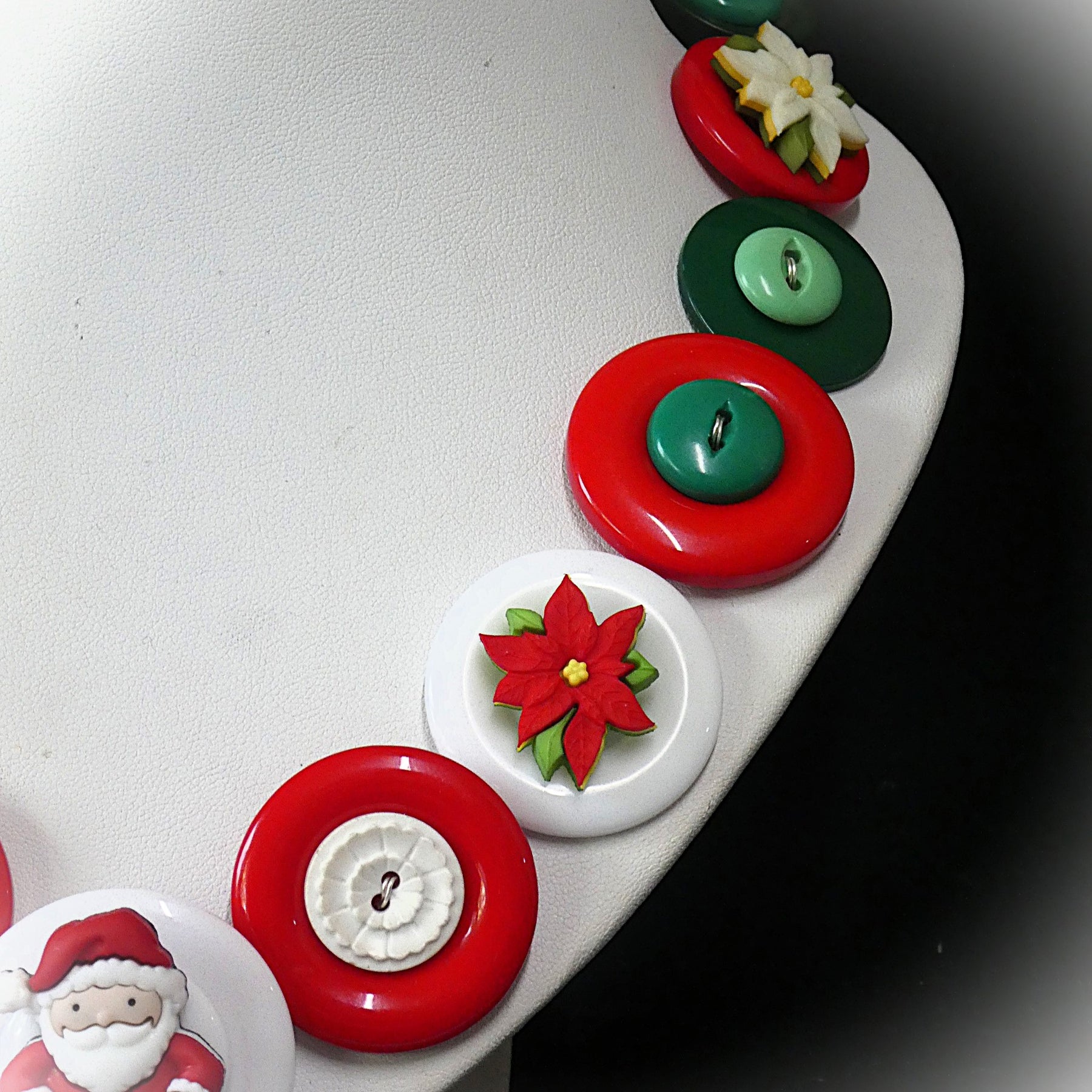 Christmas necklace - Santa's flowers