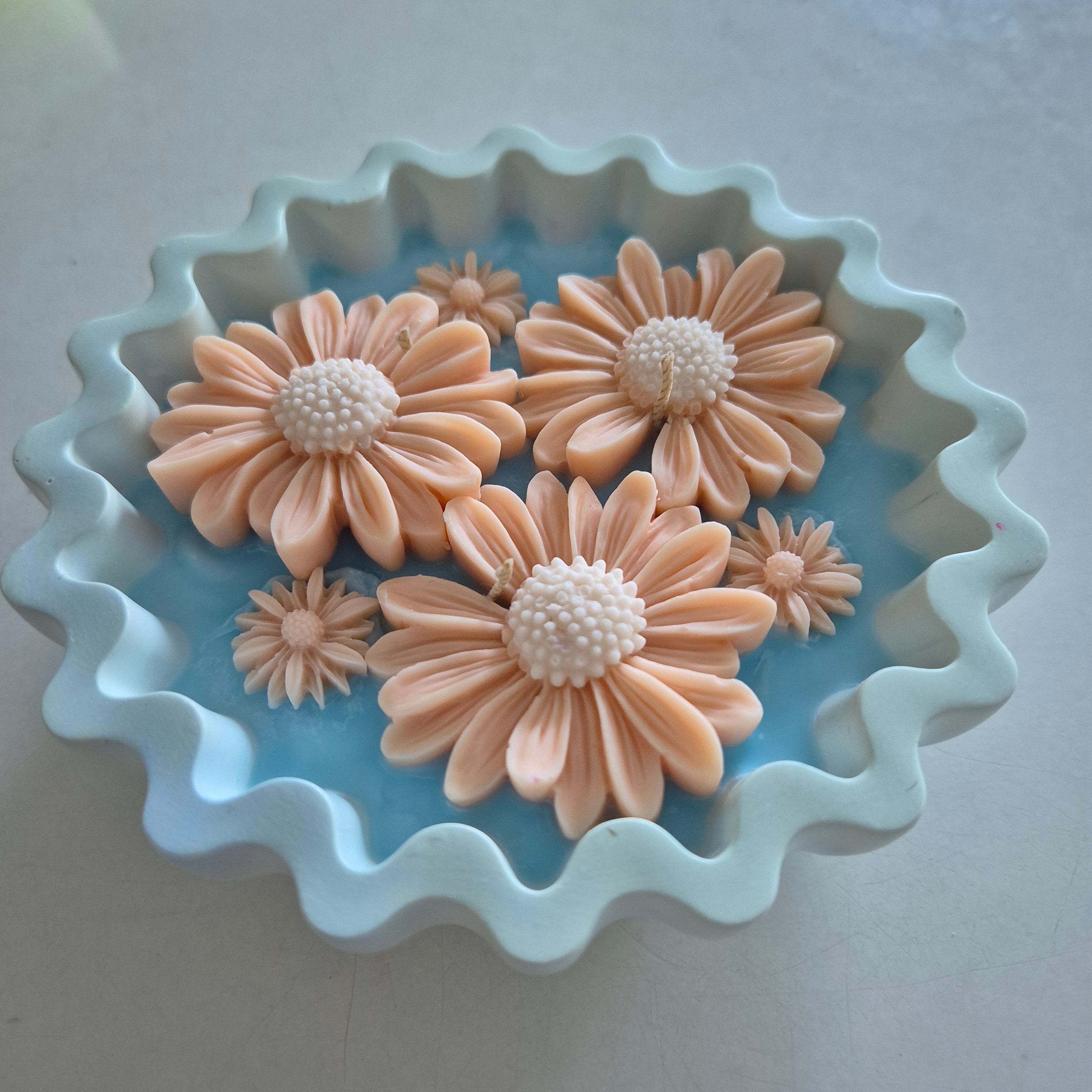 Blue and peach eco-concrete daisy bowl candle