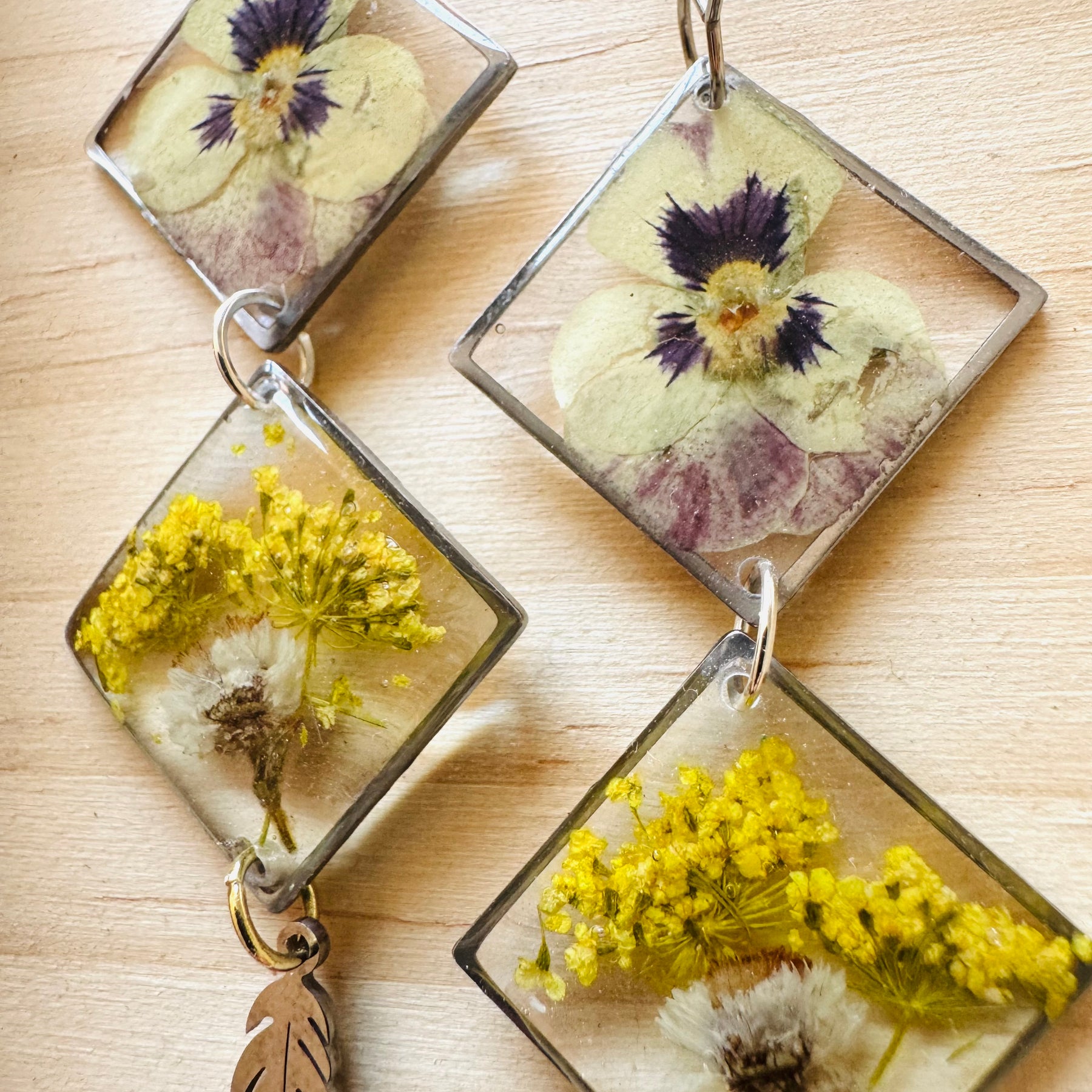 Double rhombus pansy pressed flower resin earrings