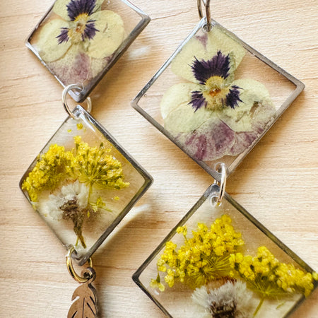 Double rhombus pansy pressed flower resin earrings