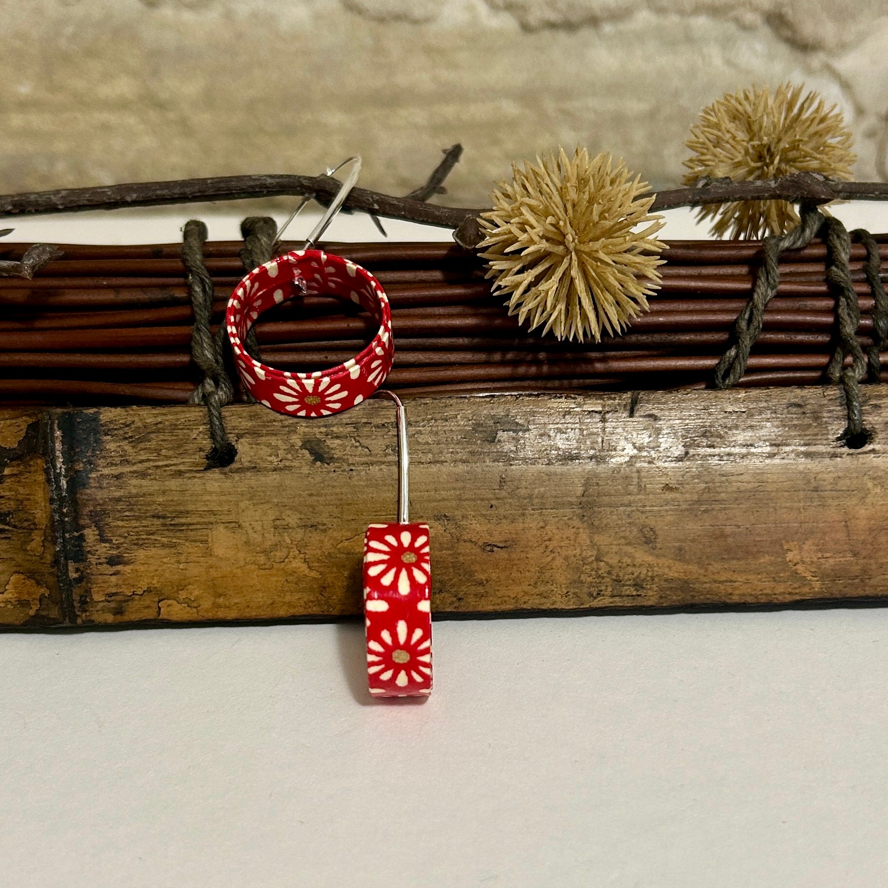 Red White Japanese Paper Hoop Style Earrings: Dia. 2.5cm x L 5.5cm