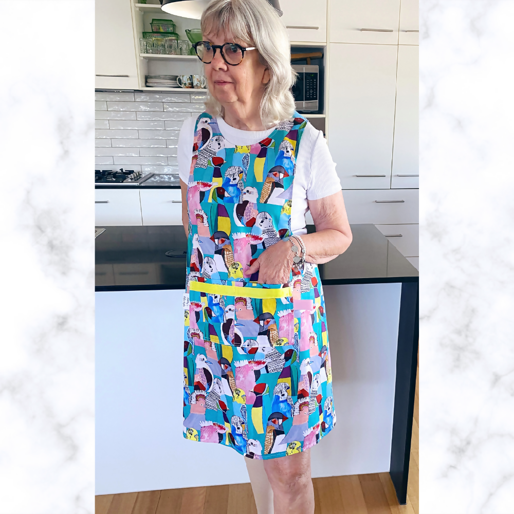 Australian birds cross back apron