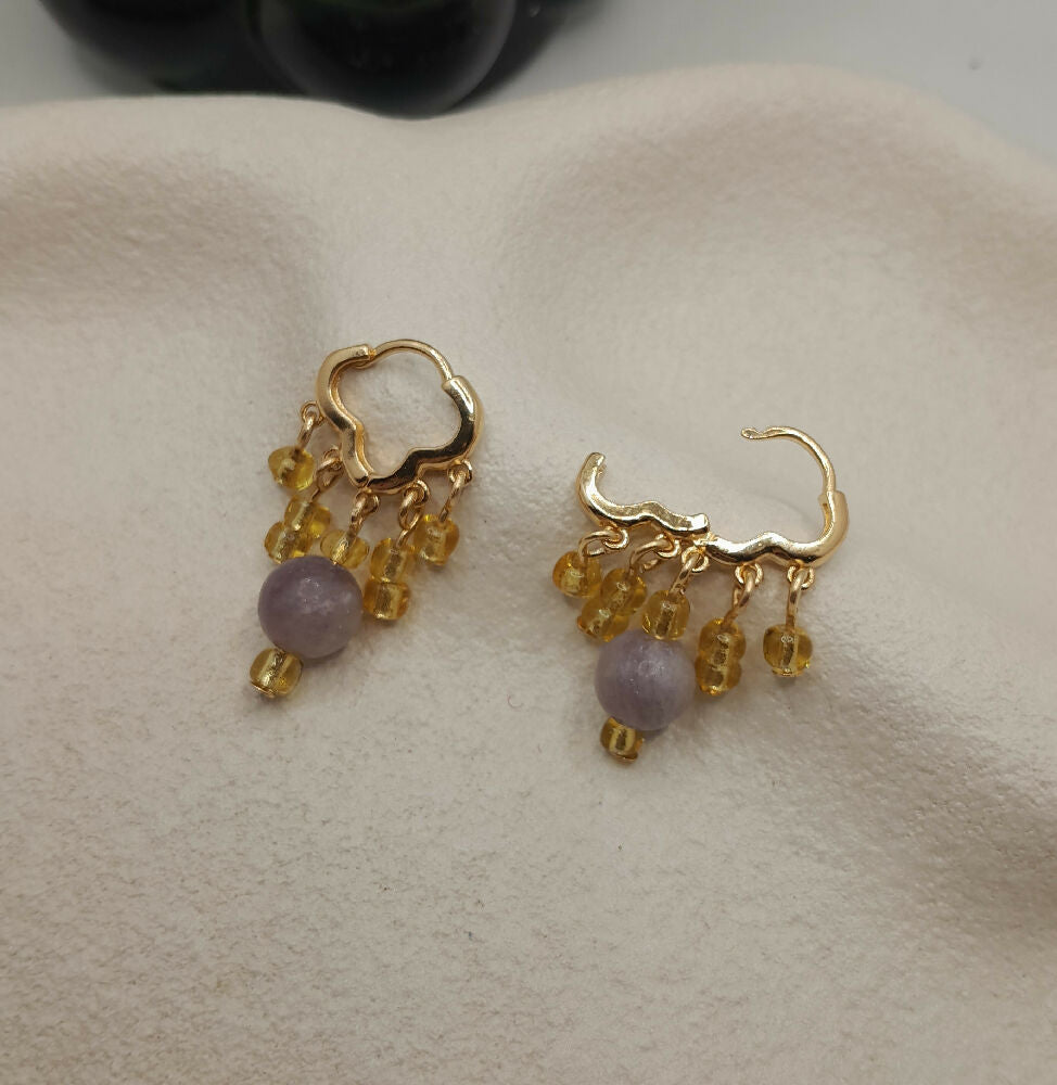 Beaded earrings in Gold and purple