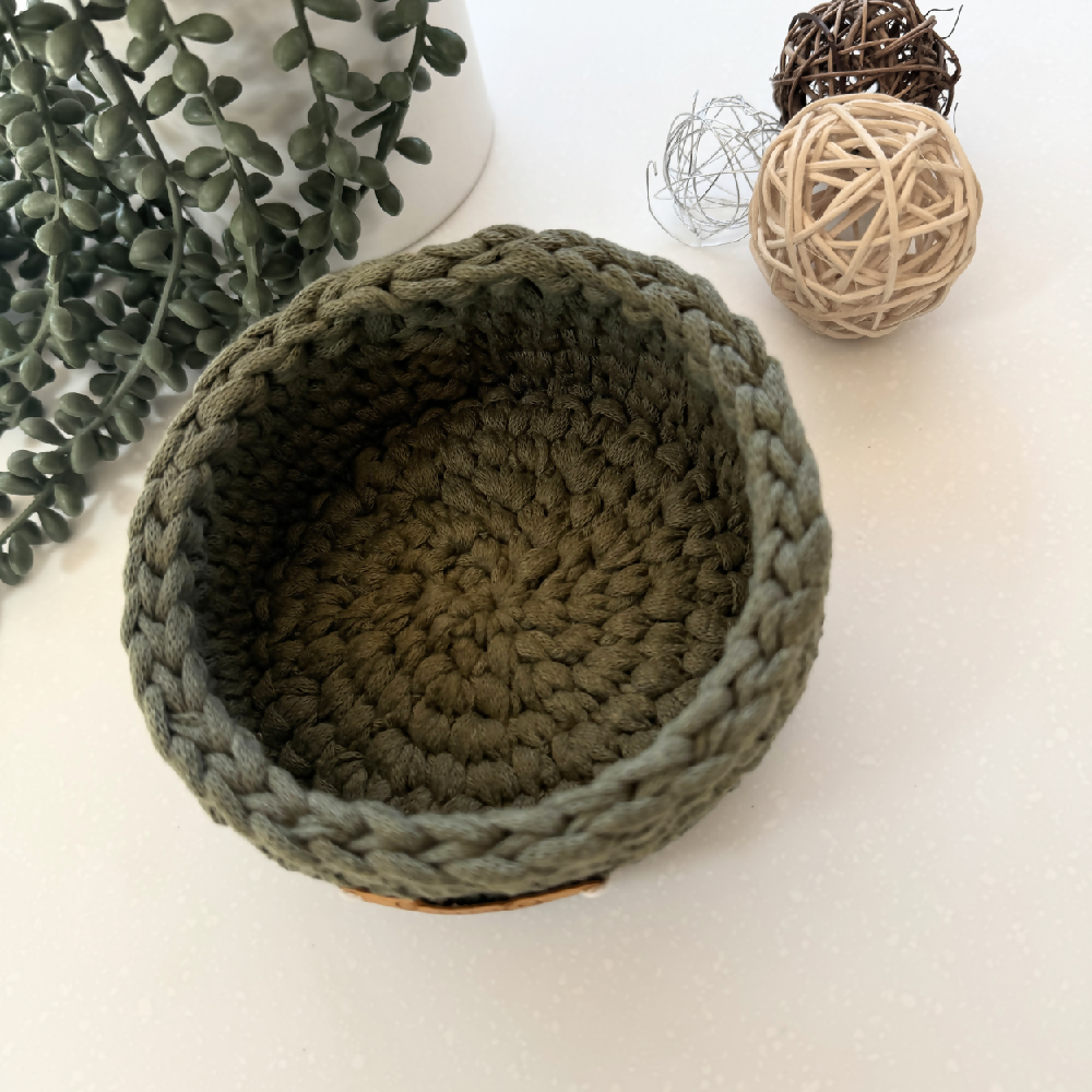 Handmade-basket-recycled-yarn-khaki-green-mini (6)