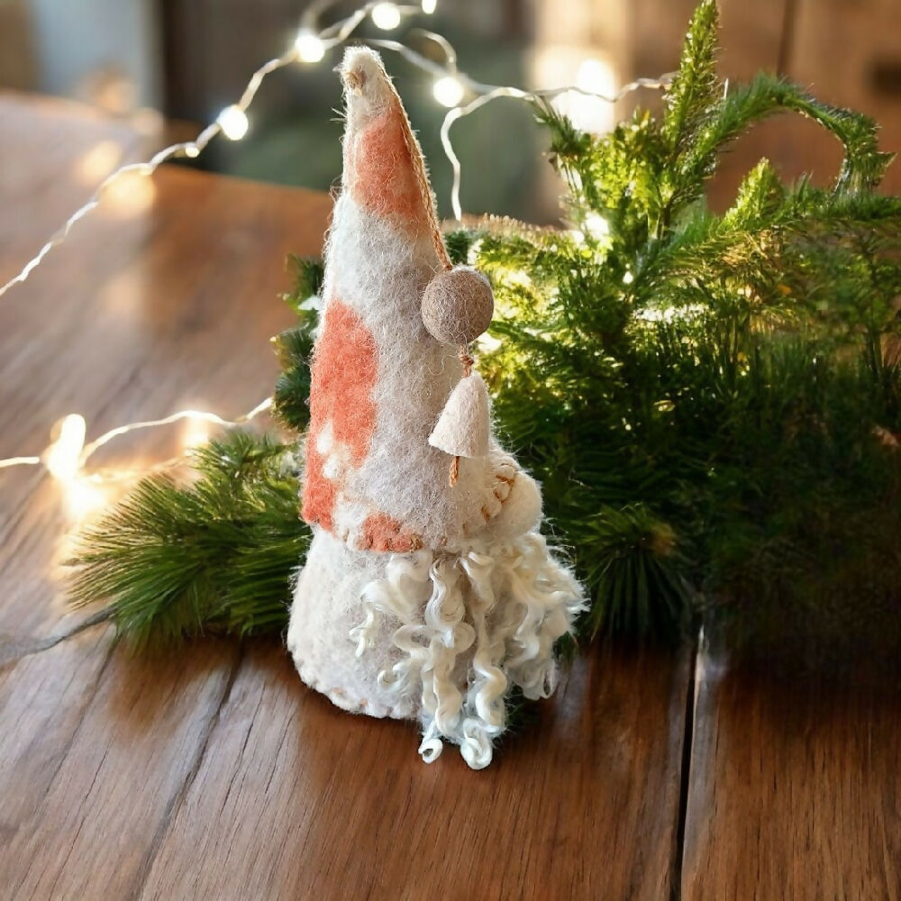 Side view aussie christmas gnome large by bbohe