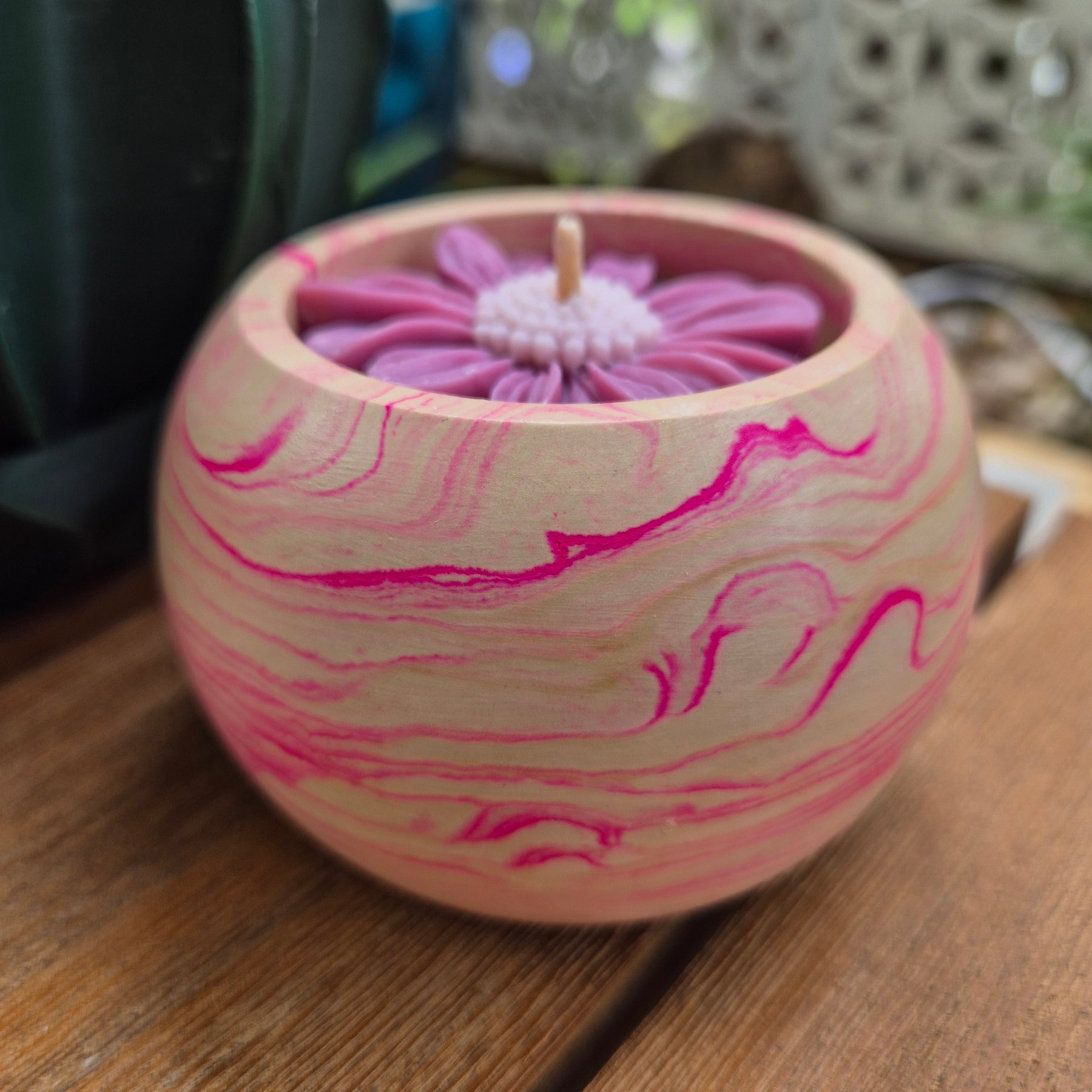 Concrete pot belly shaped bowl candle with sandalwood fragrance