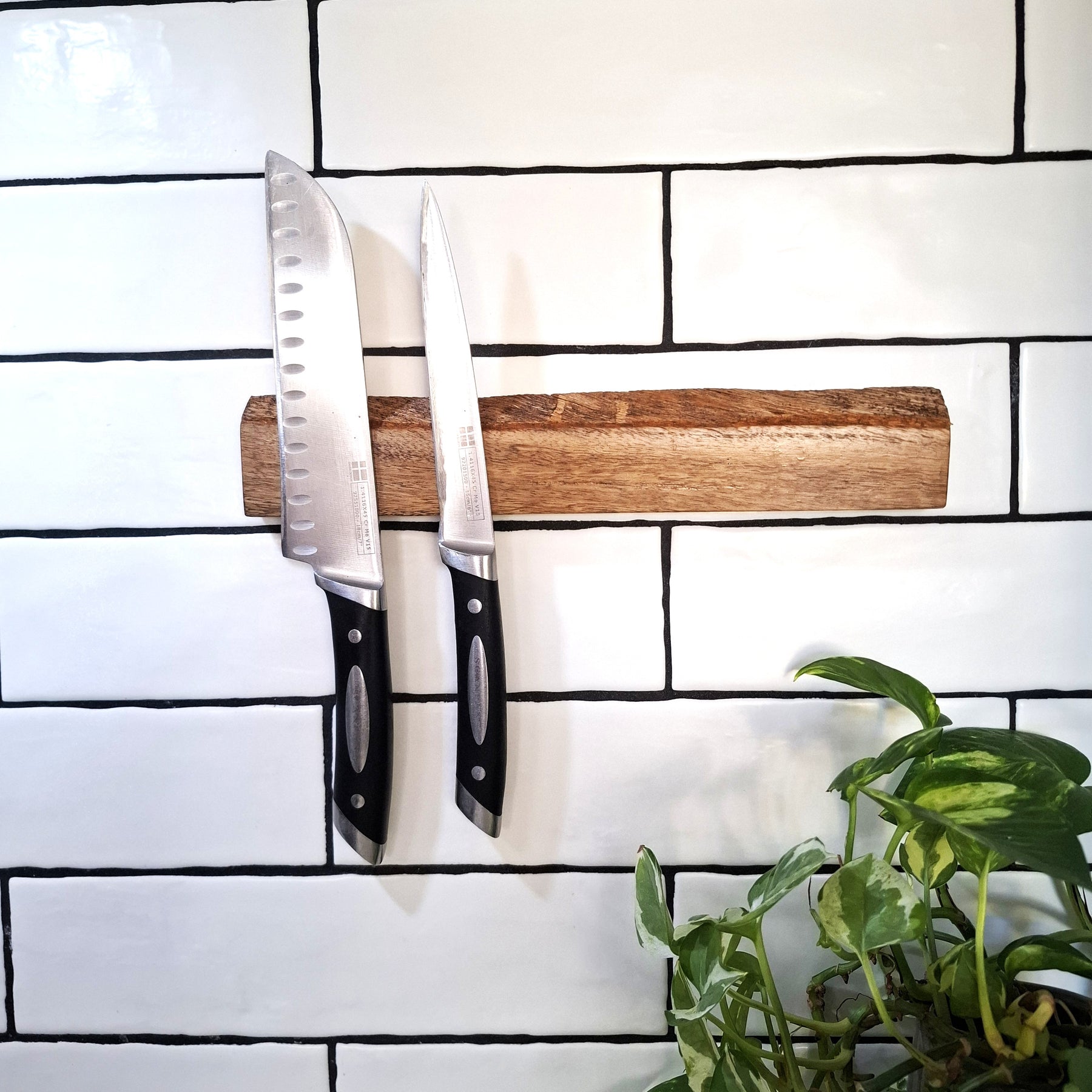 Handmade Wooden Magnetic Knife Holder: Wall-Mounted Kitchen Rack