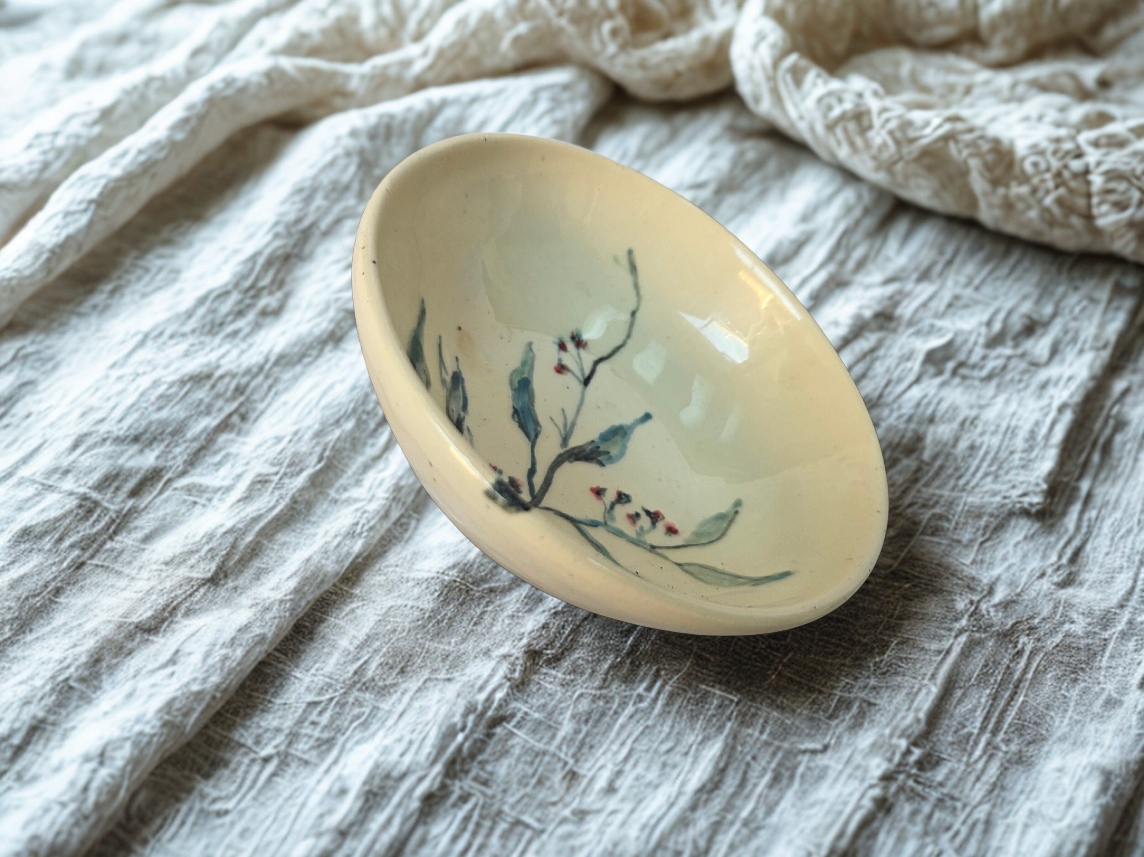 Hand painted floral gumnut design ceramic dish. 13.5cm