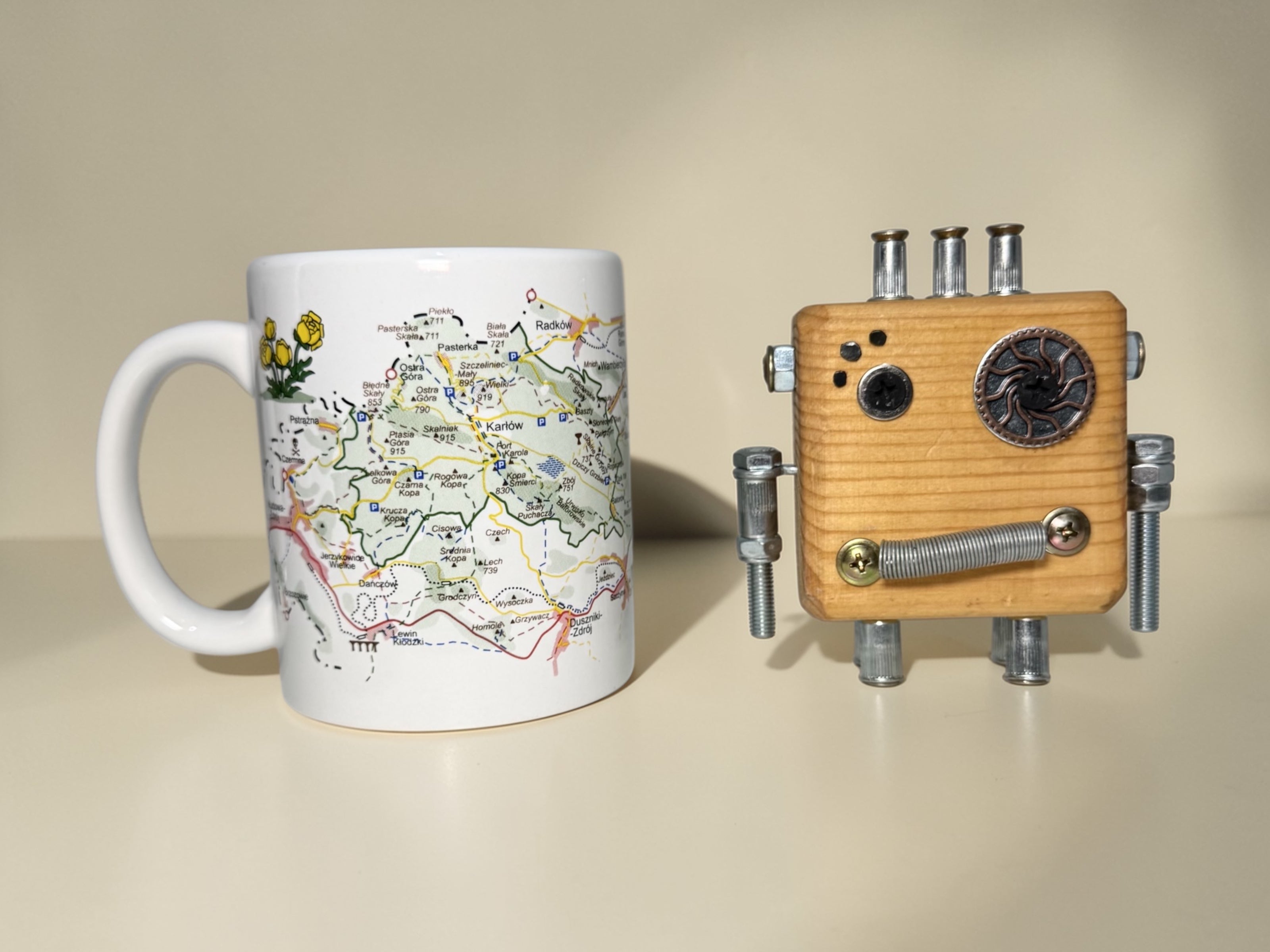 Winfred - Wooden Steampunk Robot