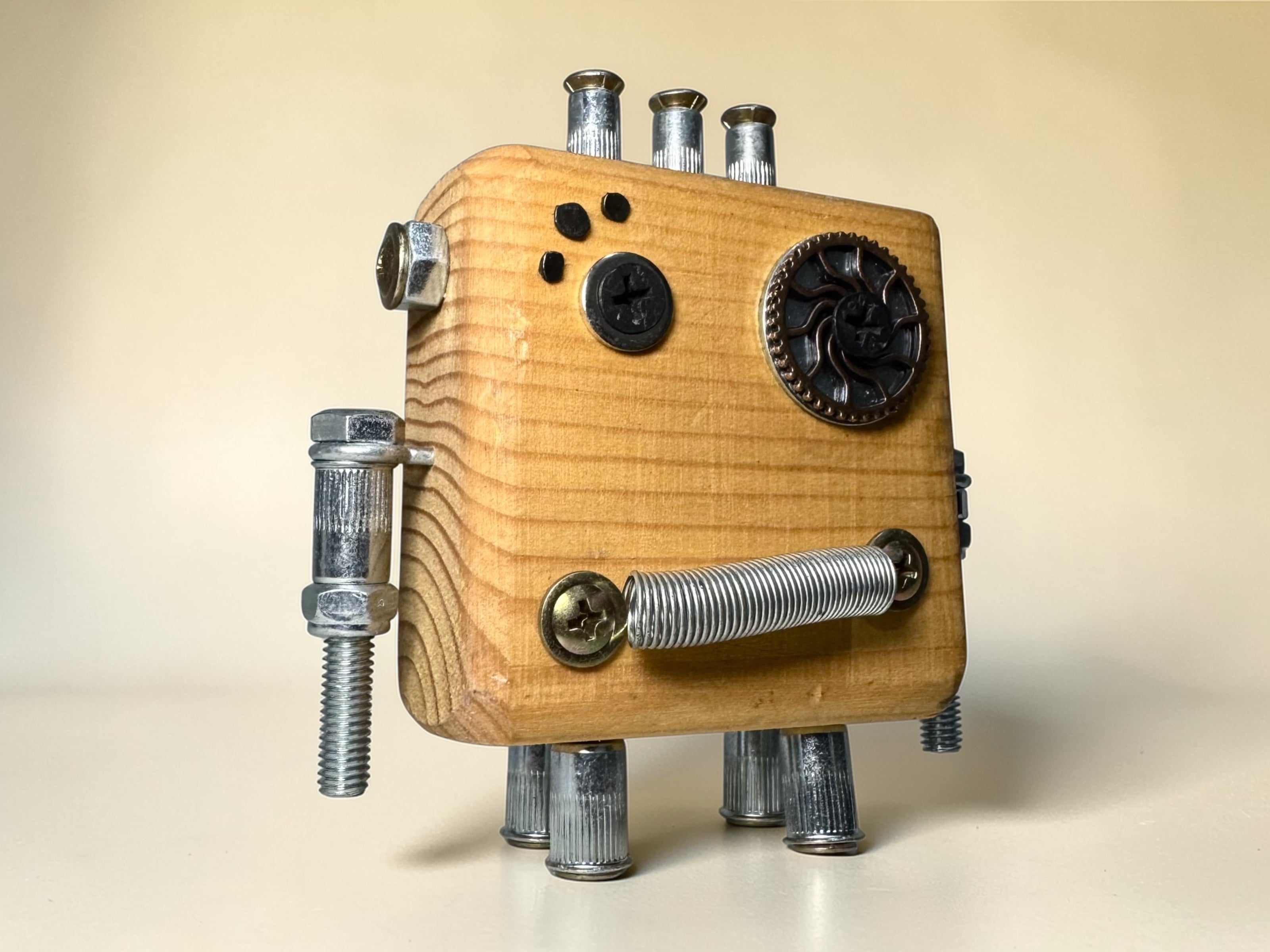 Winfred - Wooden Steampunk Robot