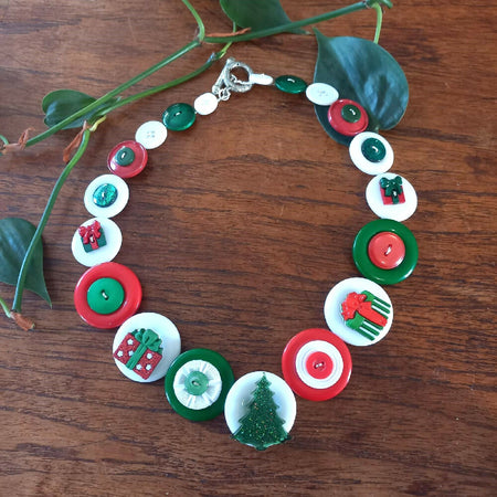 Trim the tree button necklace