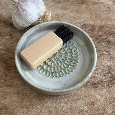 Ceramic grater with Brush