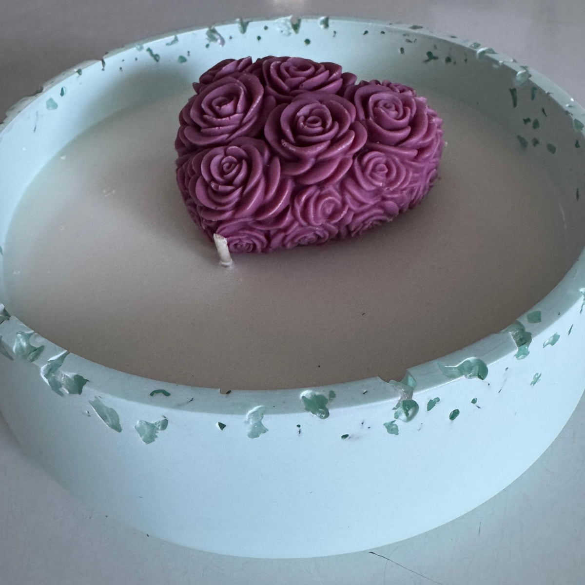 Large soy wax eco-concrete bowl candle with plum floral heart