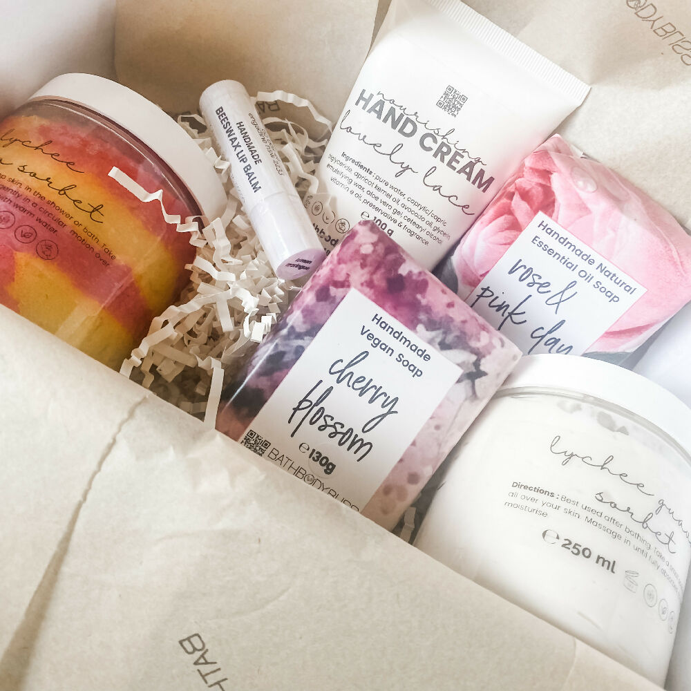 Handmade Giftbox Bundle - soaps, scrub, body butter, handcream & lip balm - v4