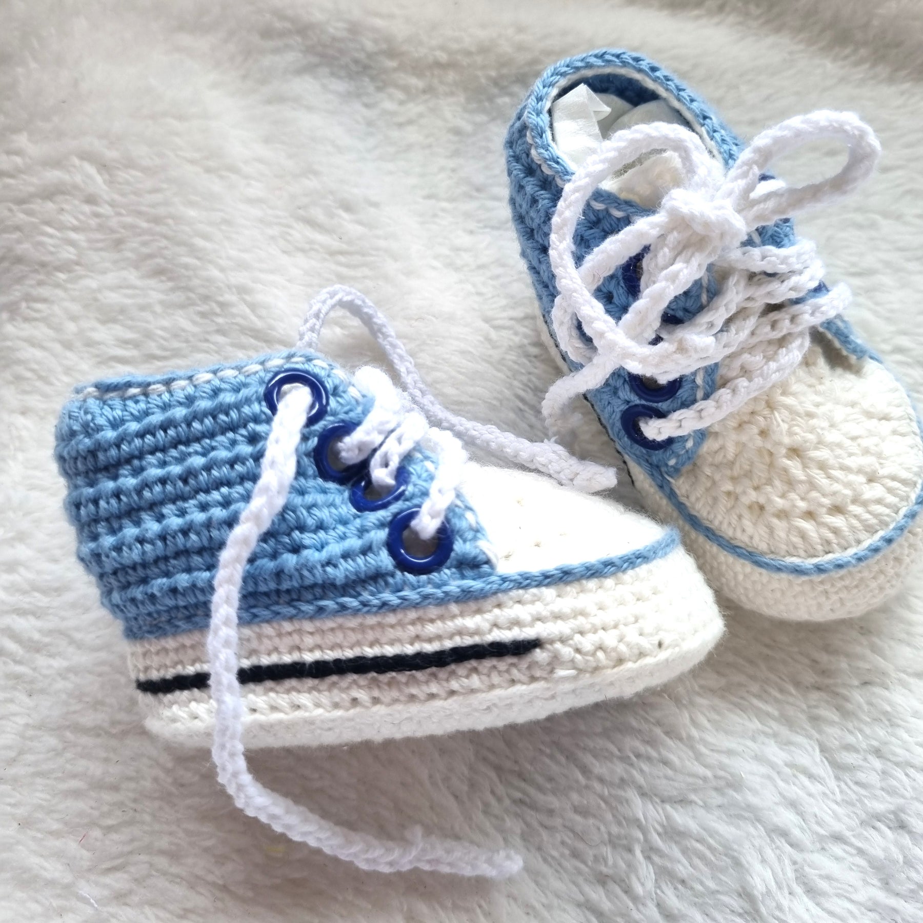 Handmade – Crochet Hi Top baby shoes – blue and white – fit newborn or Baby doll – BB42/1