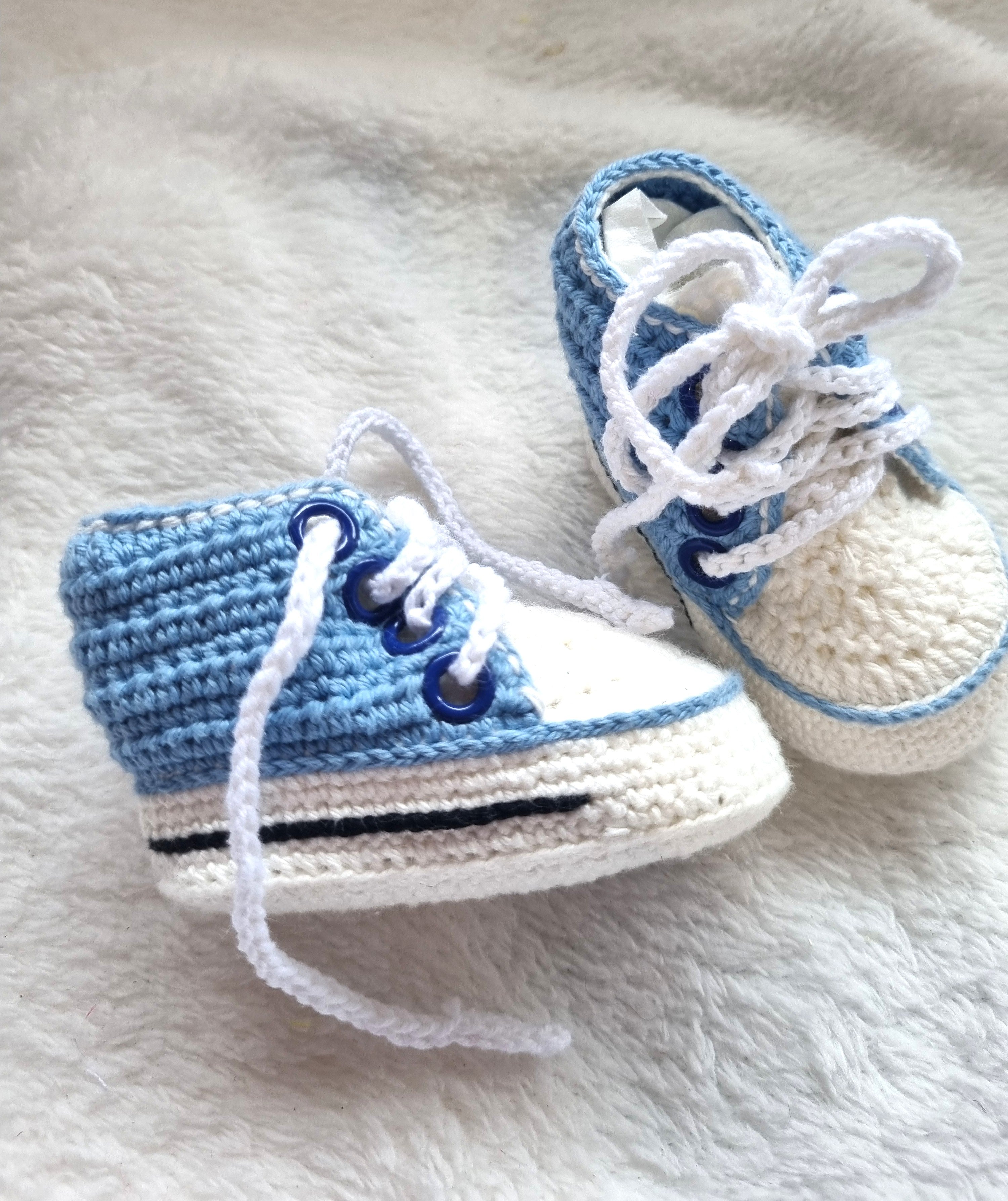 Handmade – Crochet Hi Top baby shoes – blue and white – fit newborn or Baby doll – BB42/1