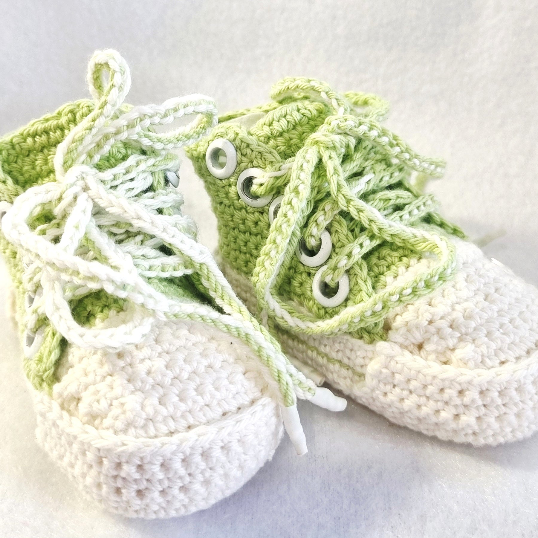 Handmade – Crochet baby shoes – various colours – fit newborn or Baby doll – BB42/1