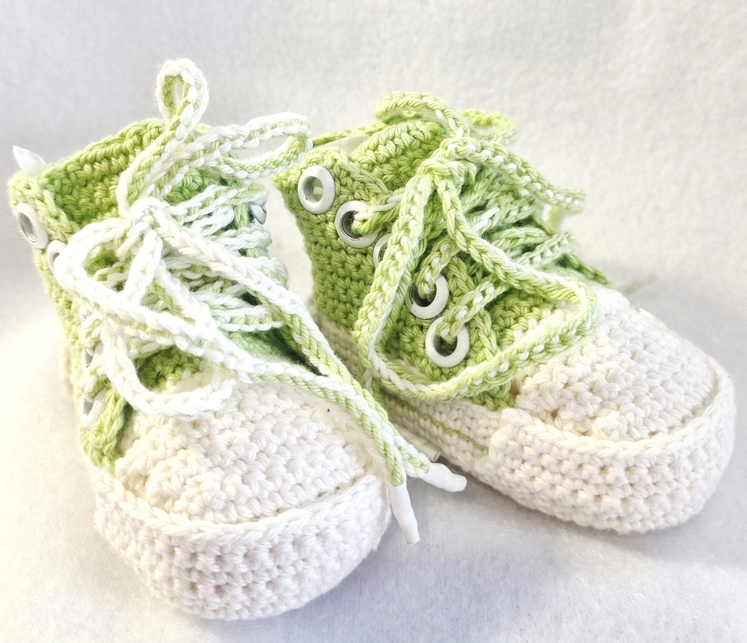 Handmade – Crochet baby shoes – various colours – fit newborn or Baby doll – BB42/1