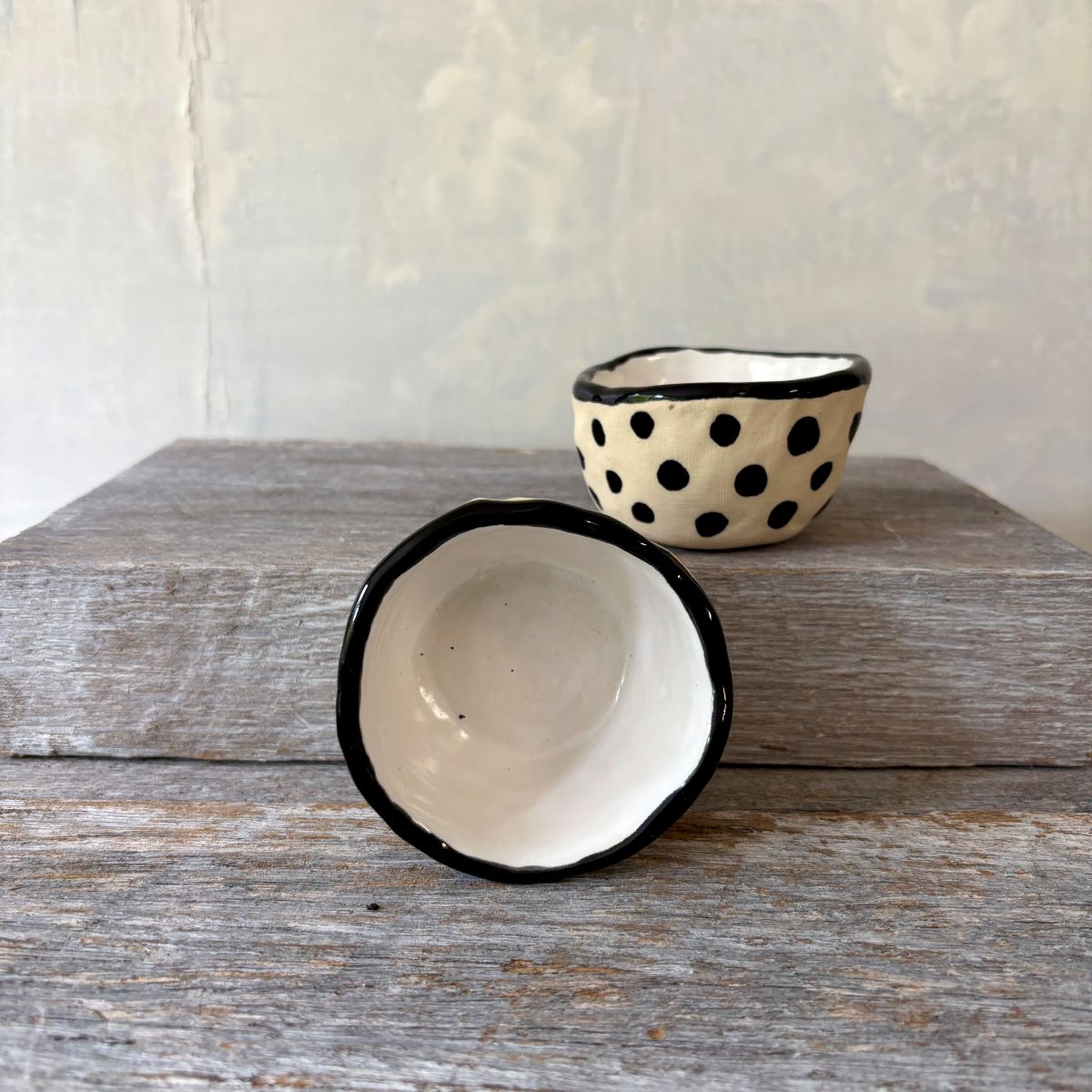 Two small trinket bowls in black & white