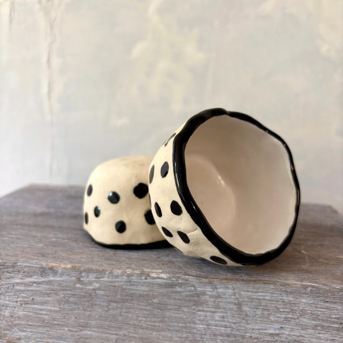 Two small trinket bowls in black & white