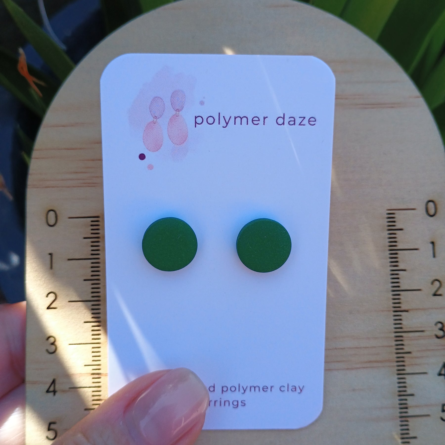 Garden green stud earring