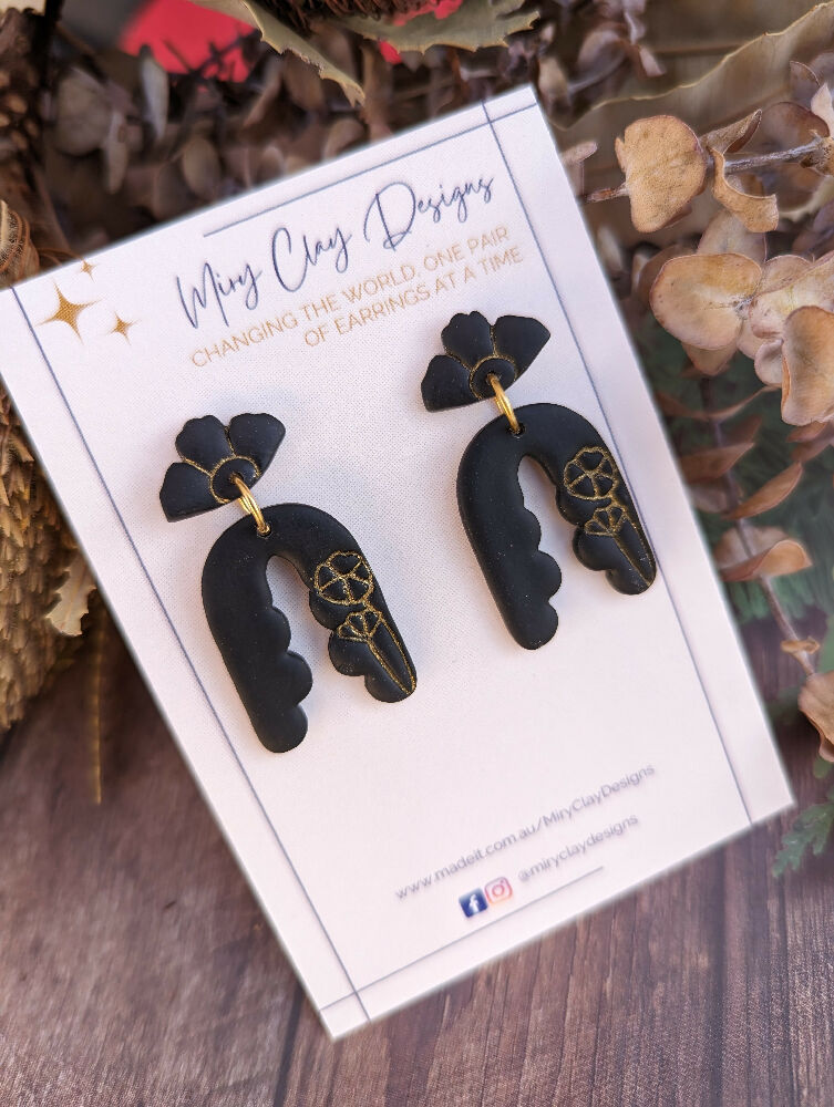 Poppy black dangles