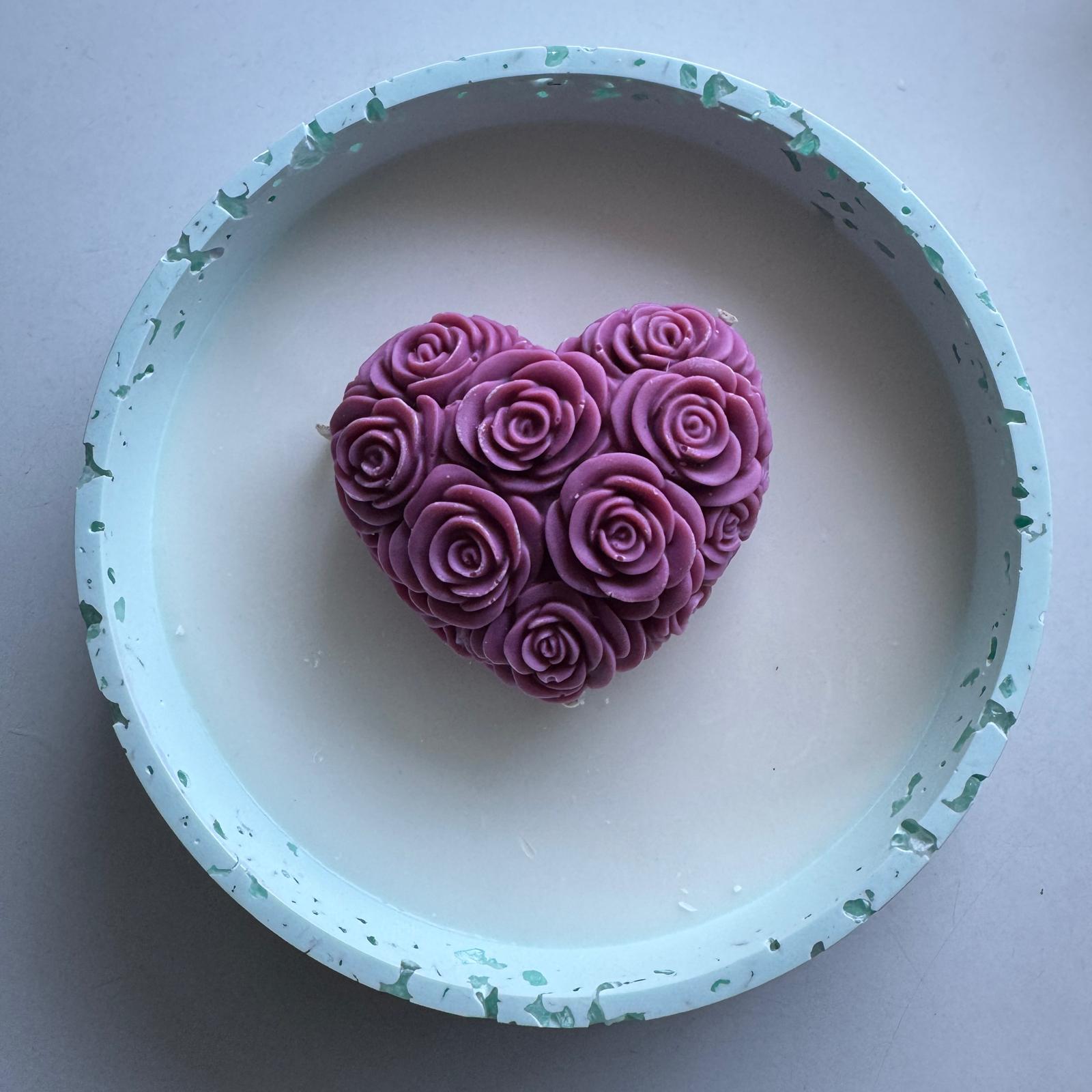 Large soy wax eco-concrete bowl candle with plum floral heart