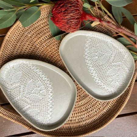 Stoneware serving plate|Triangular form|Vintage doily imprint|Set of two