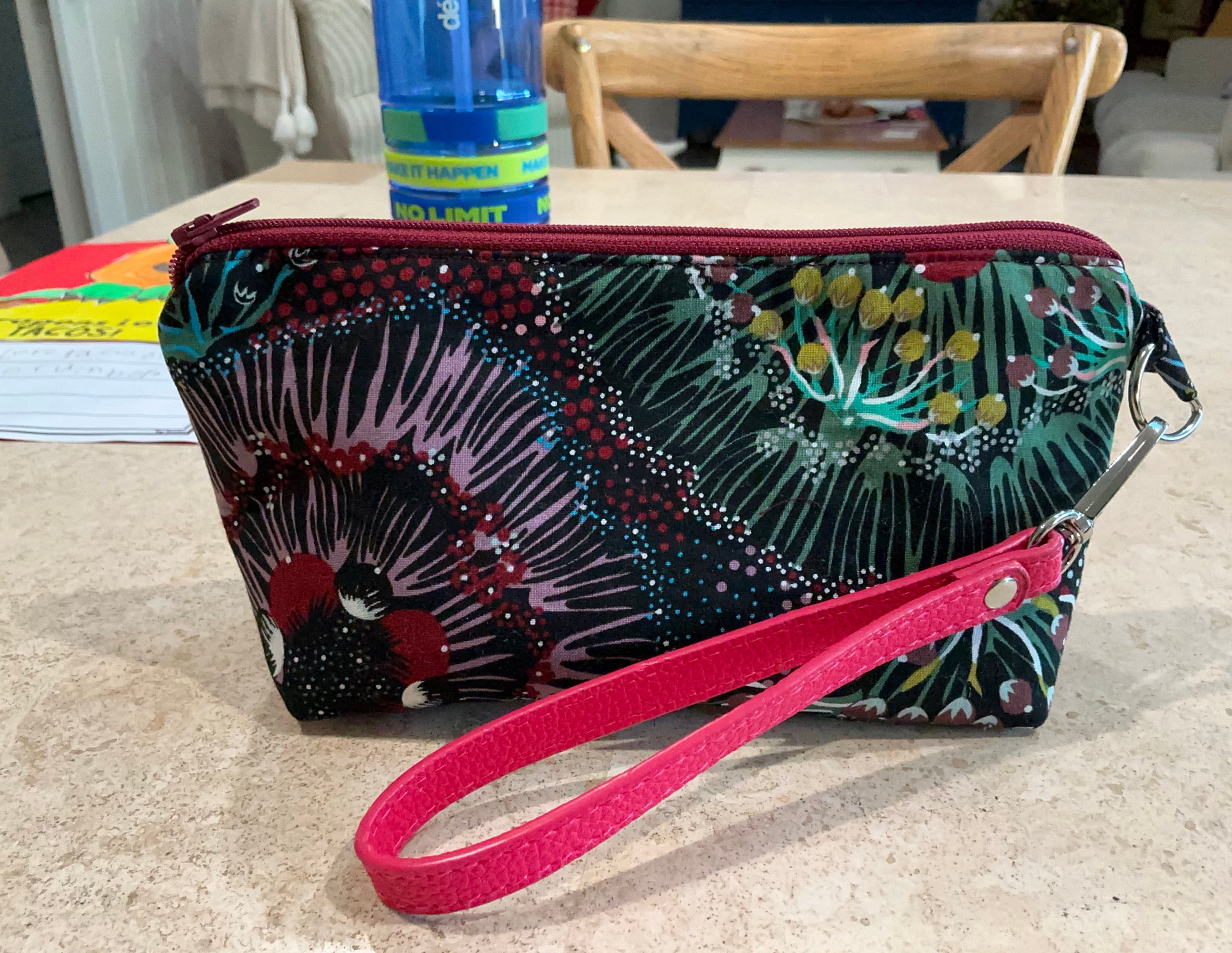 Makeup purse/medicines purse, pencil case