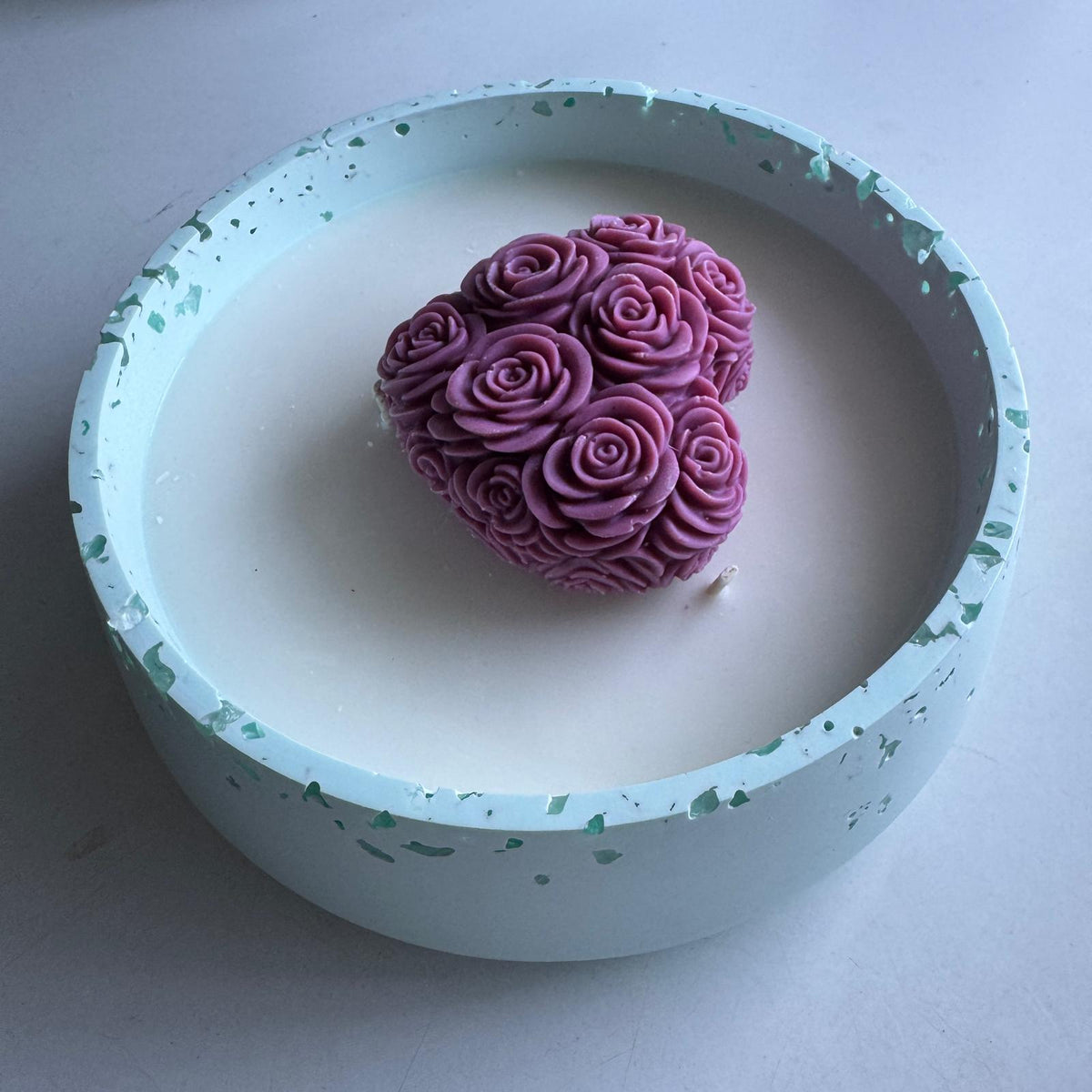 Large soy wax eco-concrete bowl candle with plum floral heart