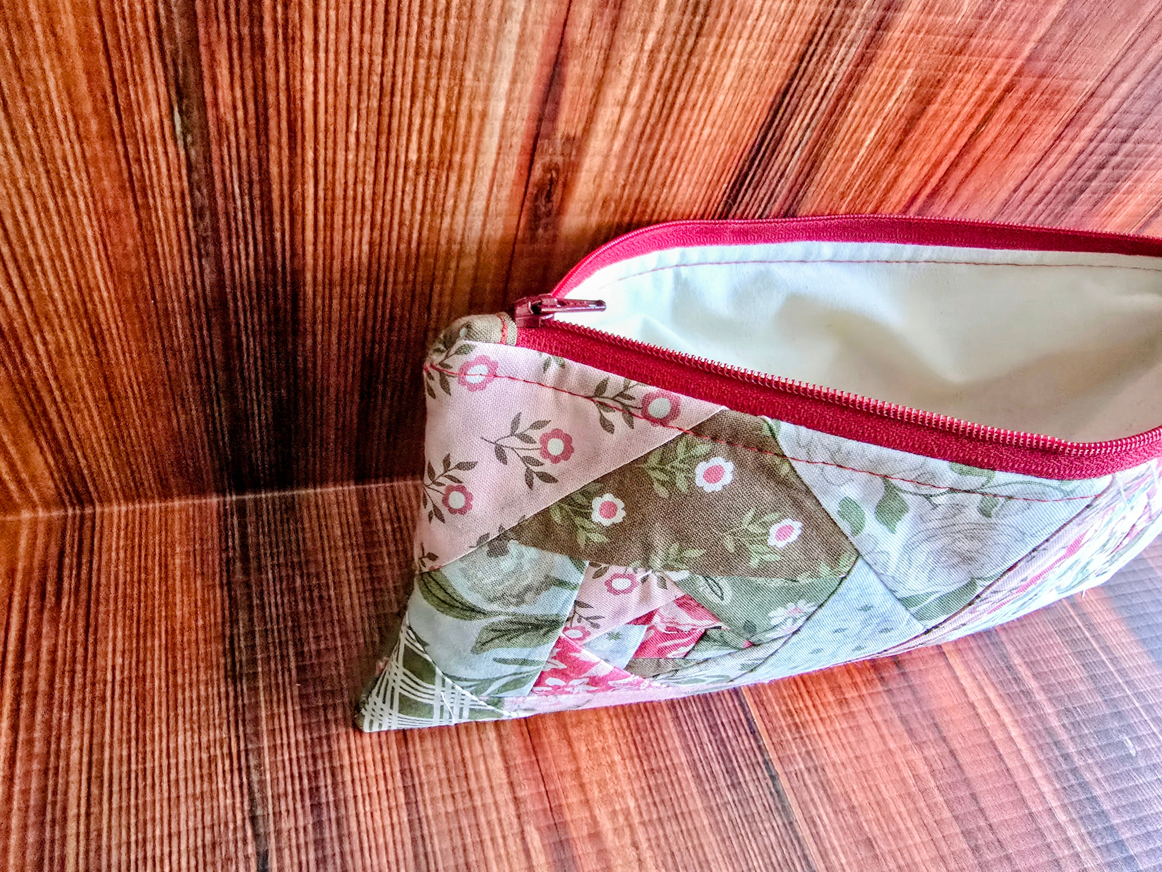 Handmade | Scrappy | Zippered pouch