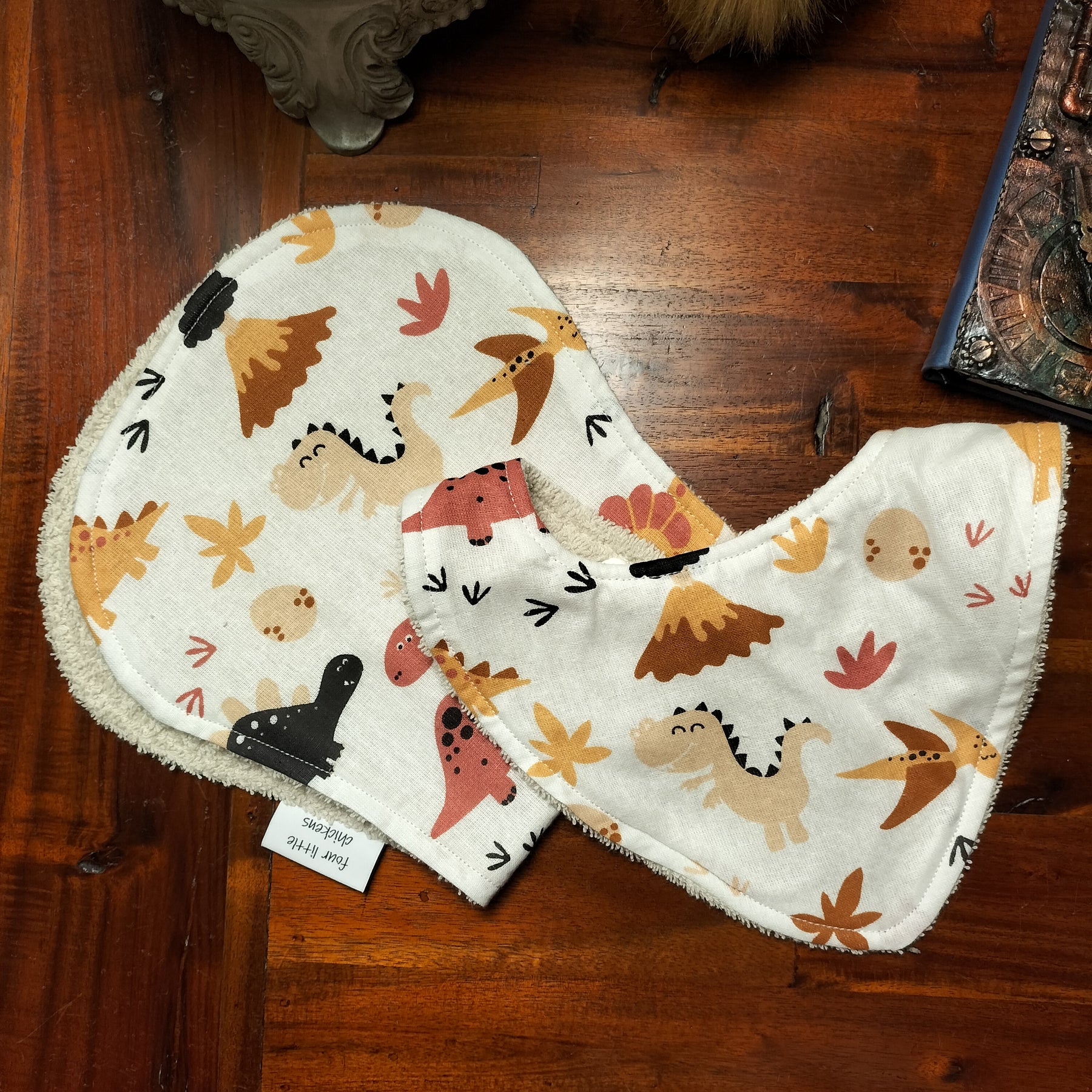 DINOSAURS GIFT SET