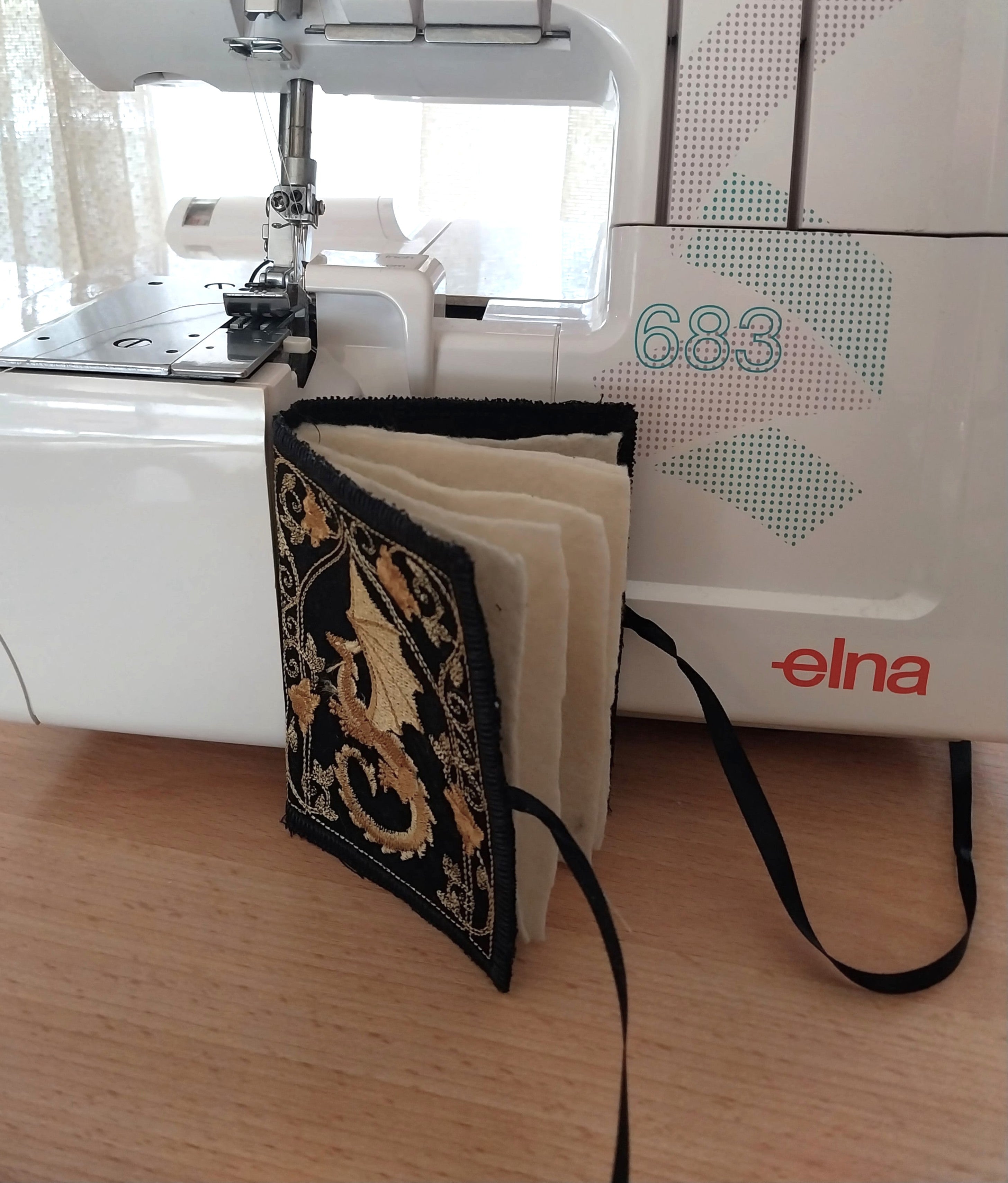 Mythos Dragon Black Needle/Backpack Pins Book