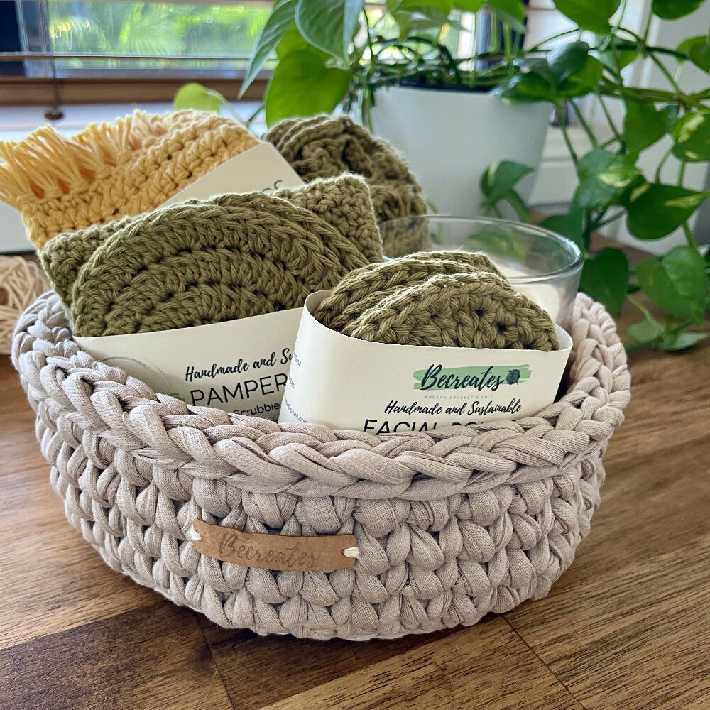 Becreates | Handmade Basket | Beige with handles | Medium | Recycled tshirt yarn